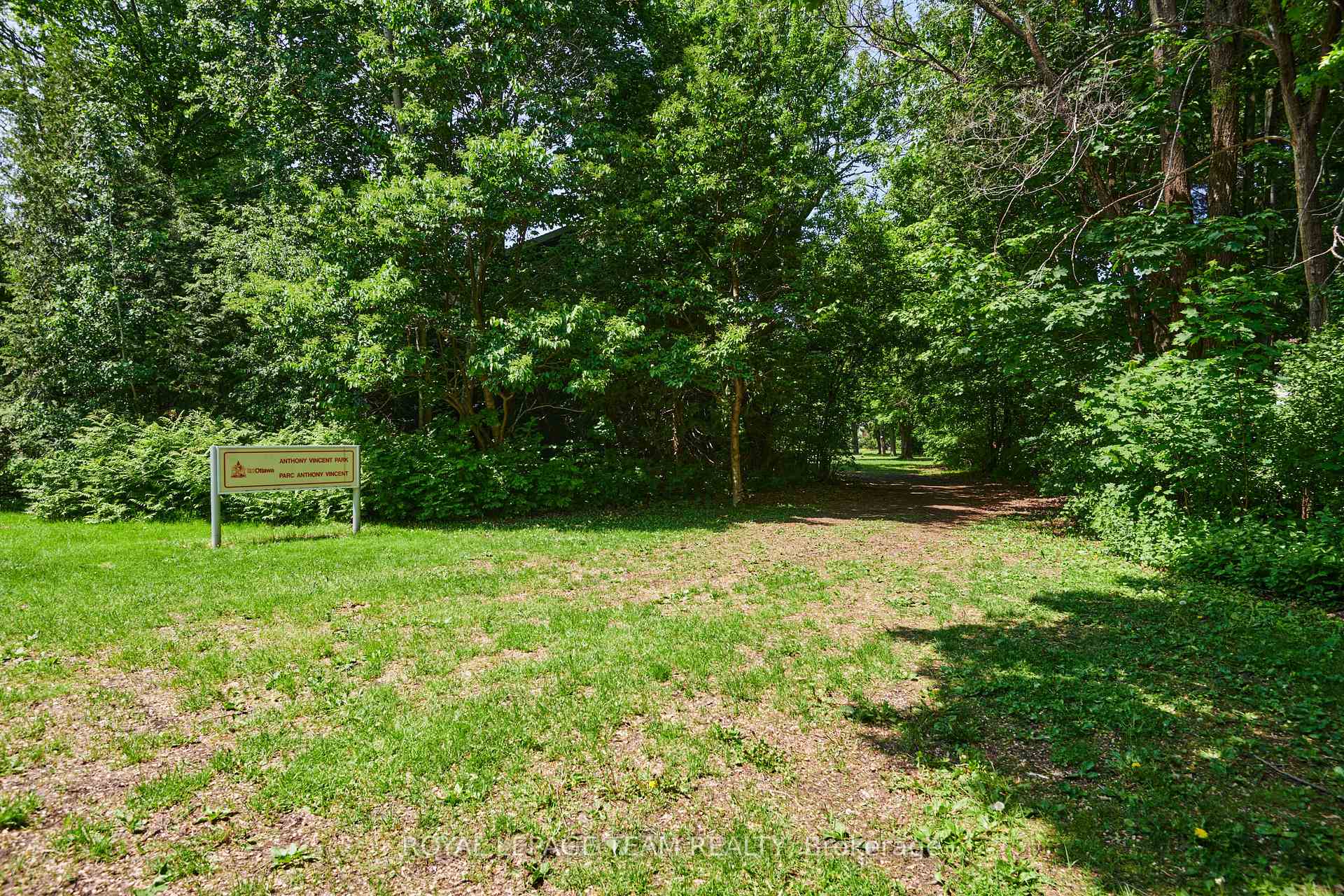 Photo 34 of 19 Farnham Crescent, Ottawa, Manor Park — HOMEH