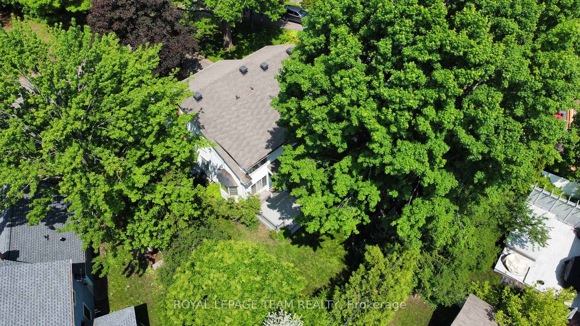 Photo 36 of 19 Farnham Crescent, Ottawa, Manor Park — HOMEH