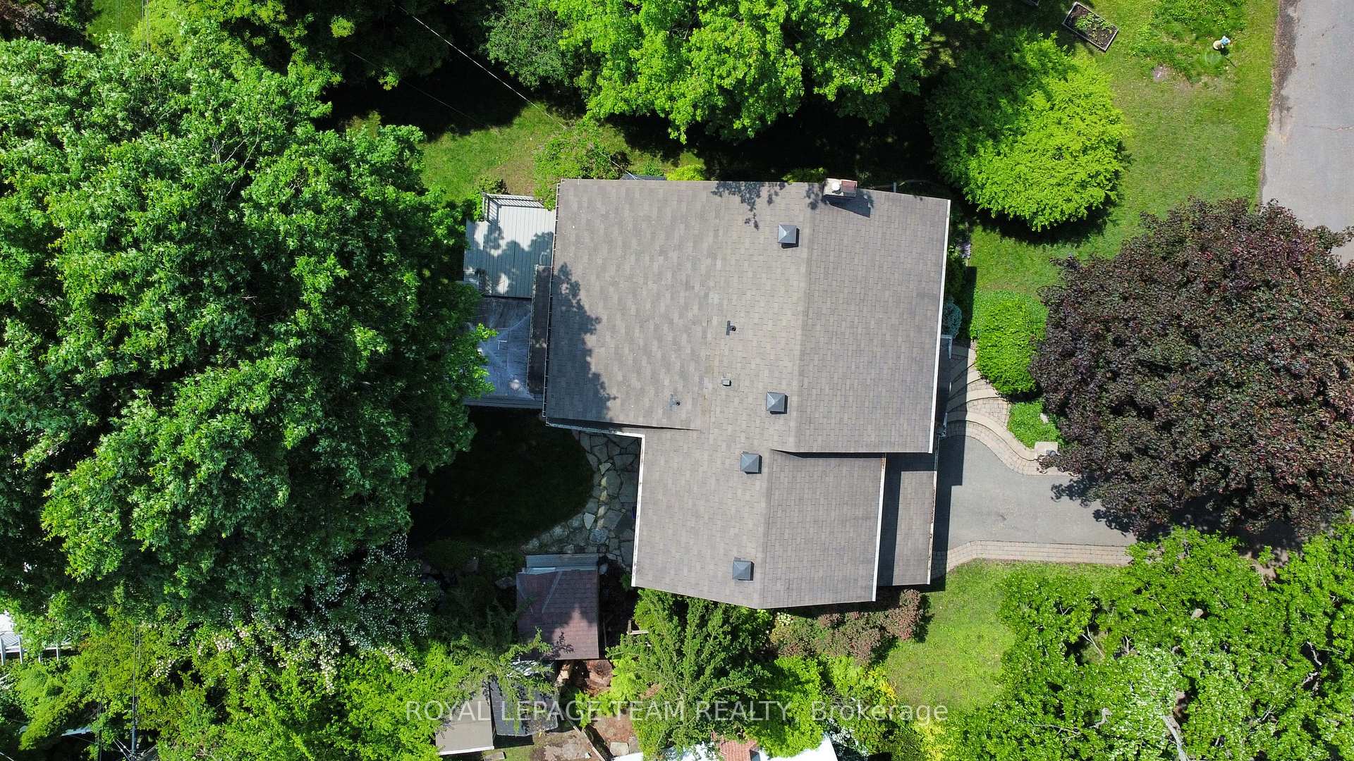 Photo 37 of 19 Farnham Crescent, Ottawa, Manor Park — HOMEH