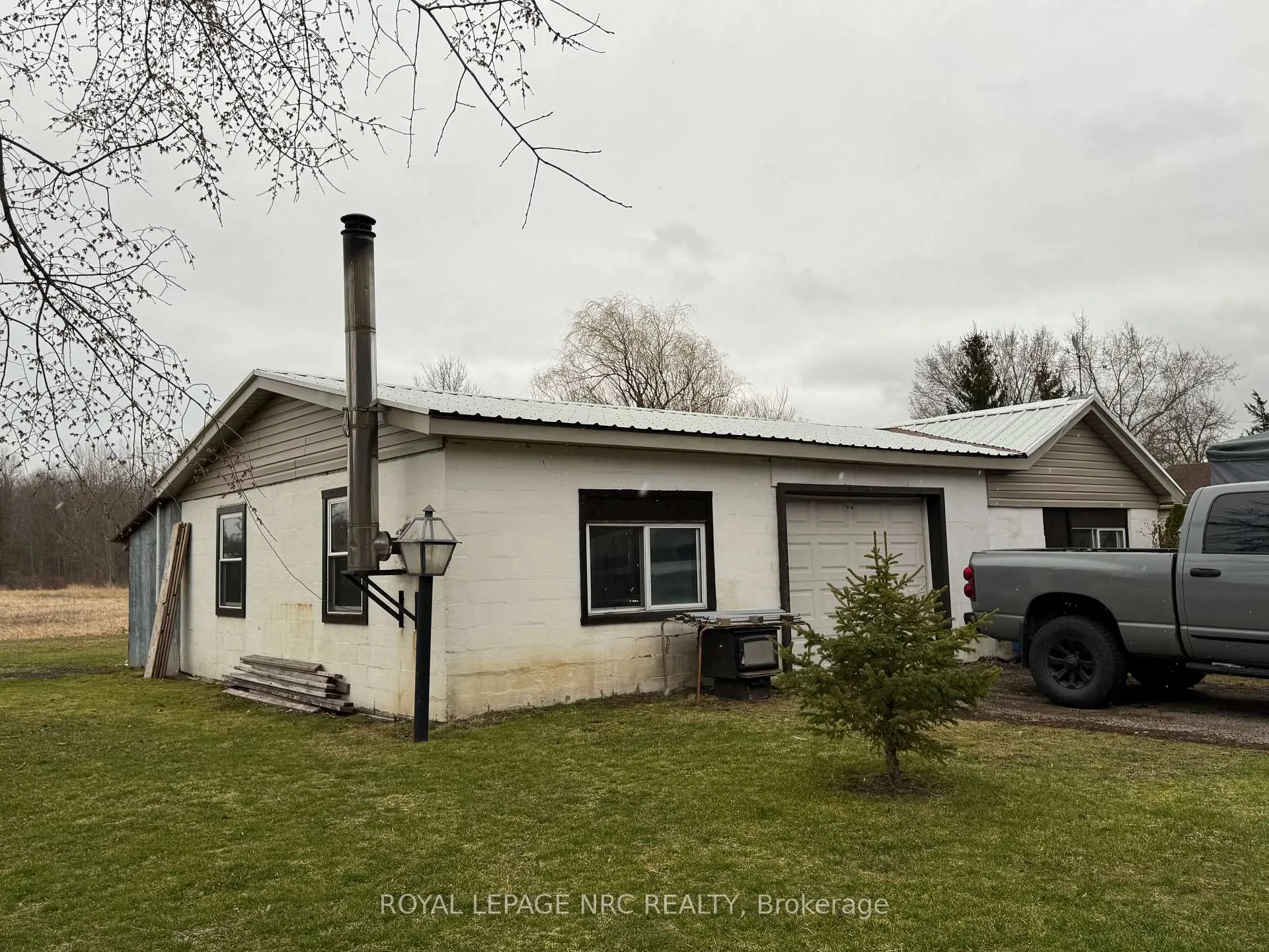 Photo 2 of 11716 Beck Road, Niagara Falls, Lyons Creek — HOMEH