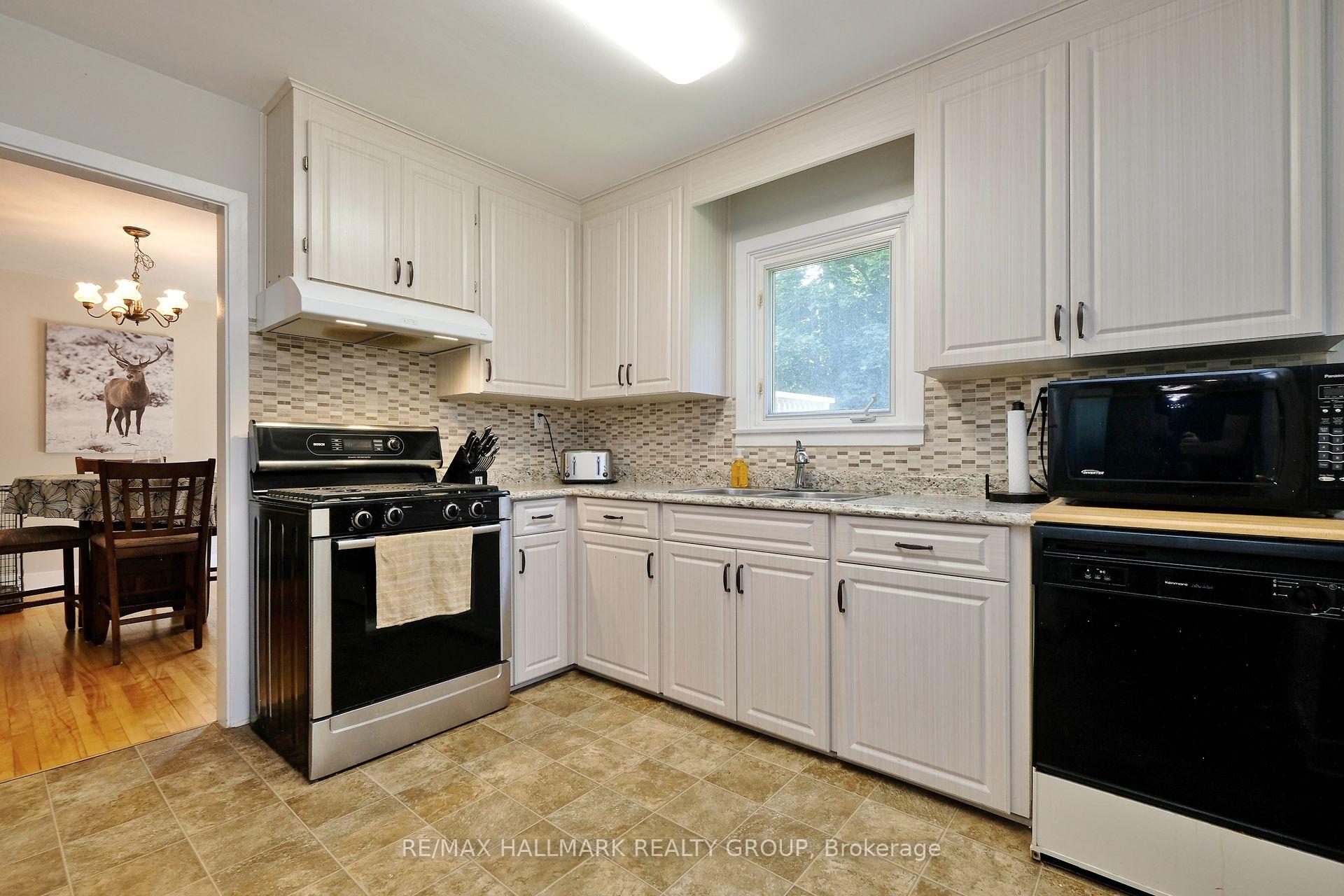 Photo 8 of 43 Withrow Avenue, Ottawa, Meadowlands/St. Claire Gardens — HOMEH