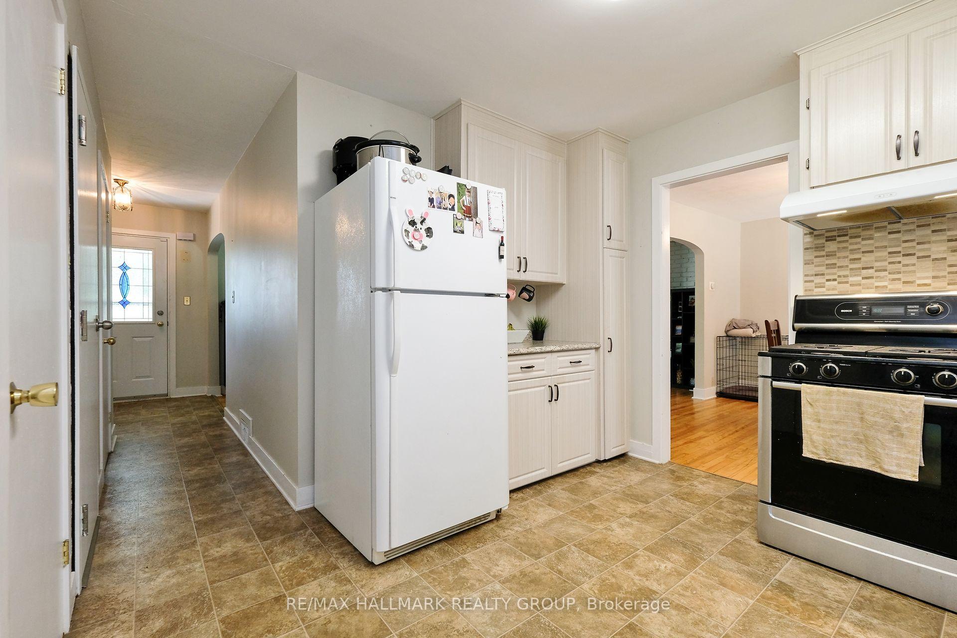 Photo 9 of 43 Withrow Avenue, Ottawa, Meadowlands/St. Claire Gardens — HOMEH