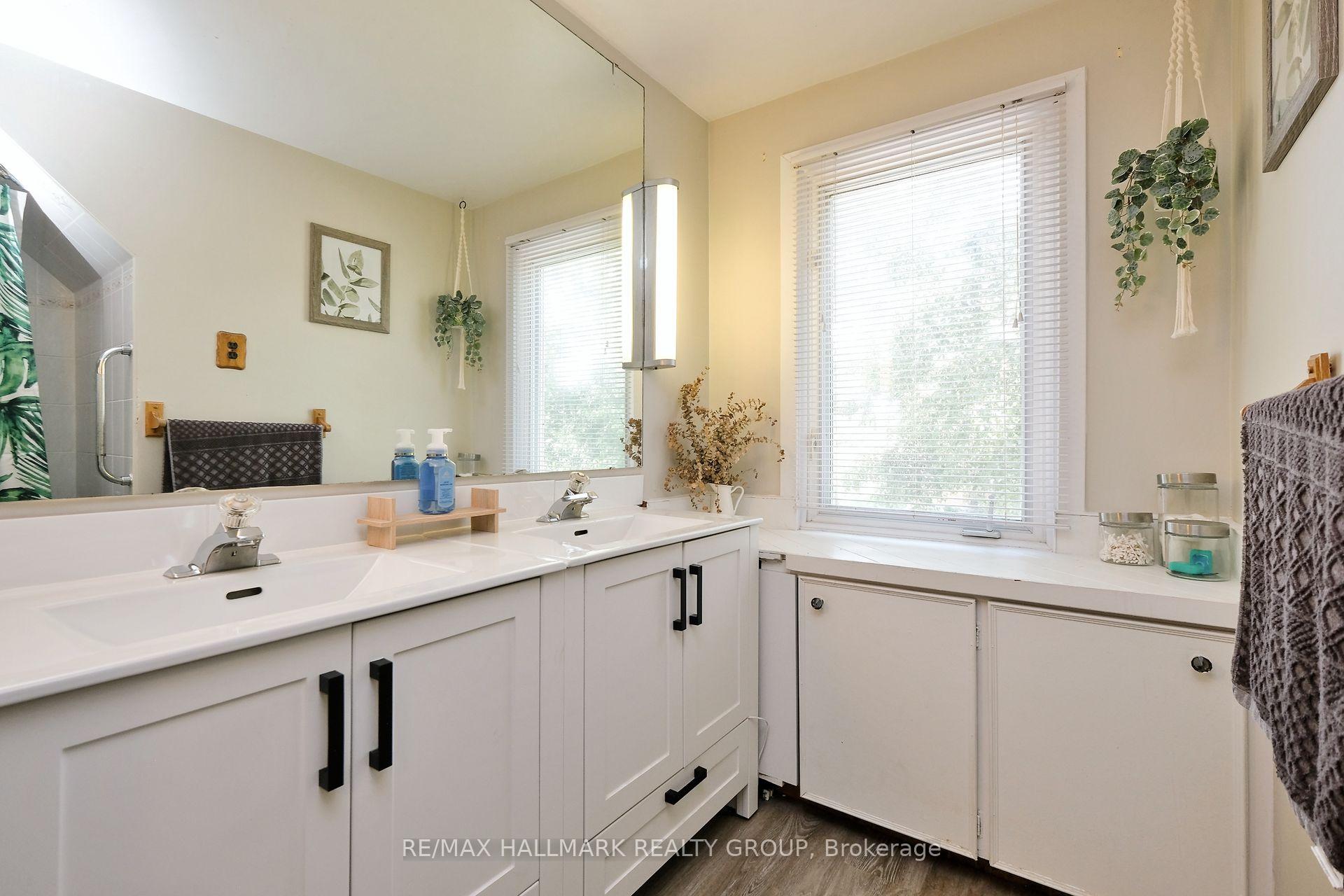 Photo 15 of 43 Withrow Avenue, Ottawa, Meadowlands/St. Claire Gardens — HOMEH