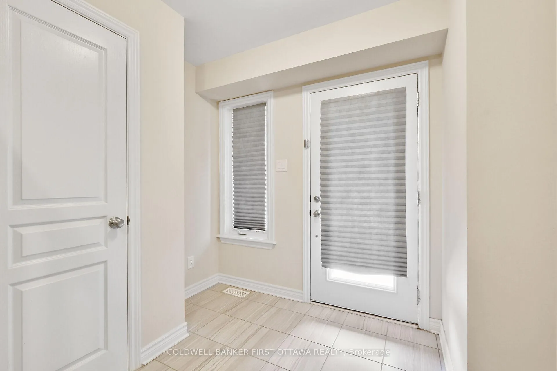 Photo 2 of 22 Stockholm Private, Ottawa, Riverside South/Gloucester Glen — HOMEH