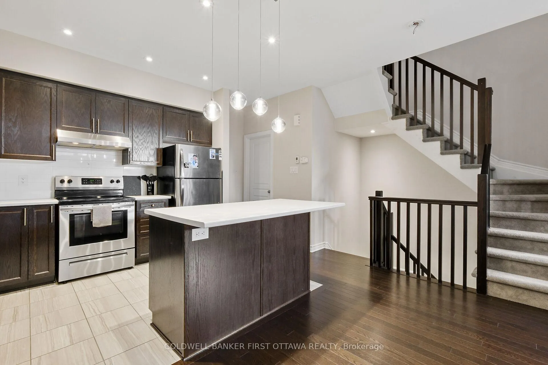 Photo 4 of 22 Stockholm Private, Ottawa, Riverside South/Gloucester Glen — HOMEH