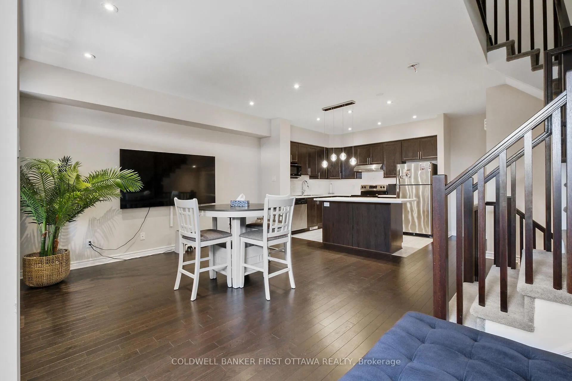 Photo 8 of 22 Stockholm Private, Ottawa, Riverside South/Gloucester Glen — HOMEH
