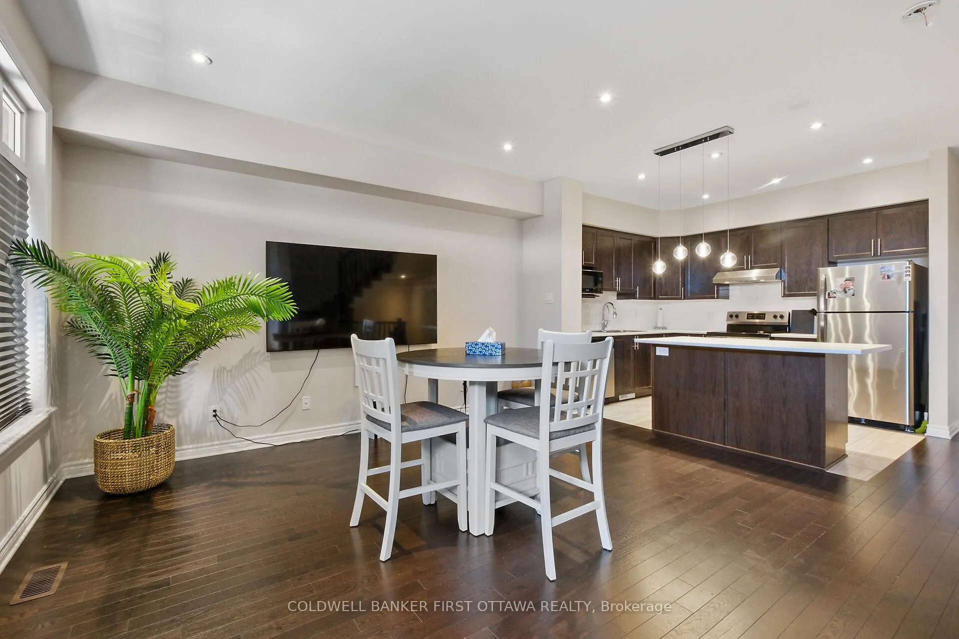 Photo 9 of 22 Stockholm Private, Ottawa, Riverside South/Gloucester Glen — HOMEH