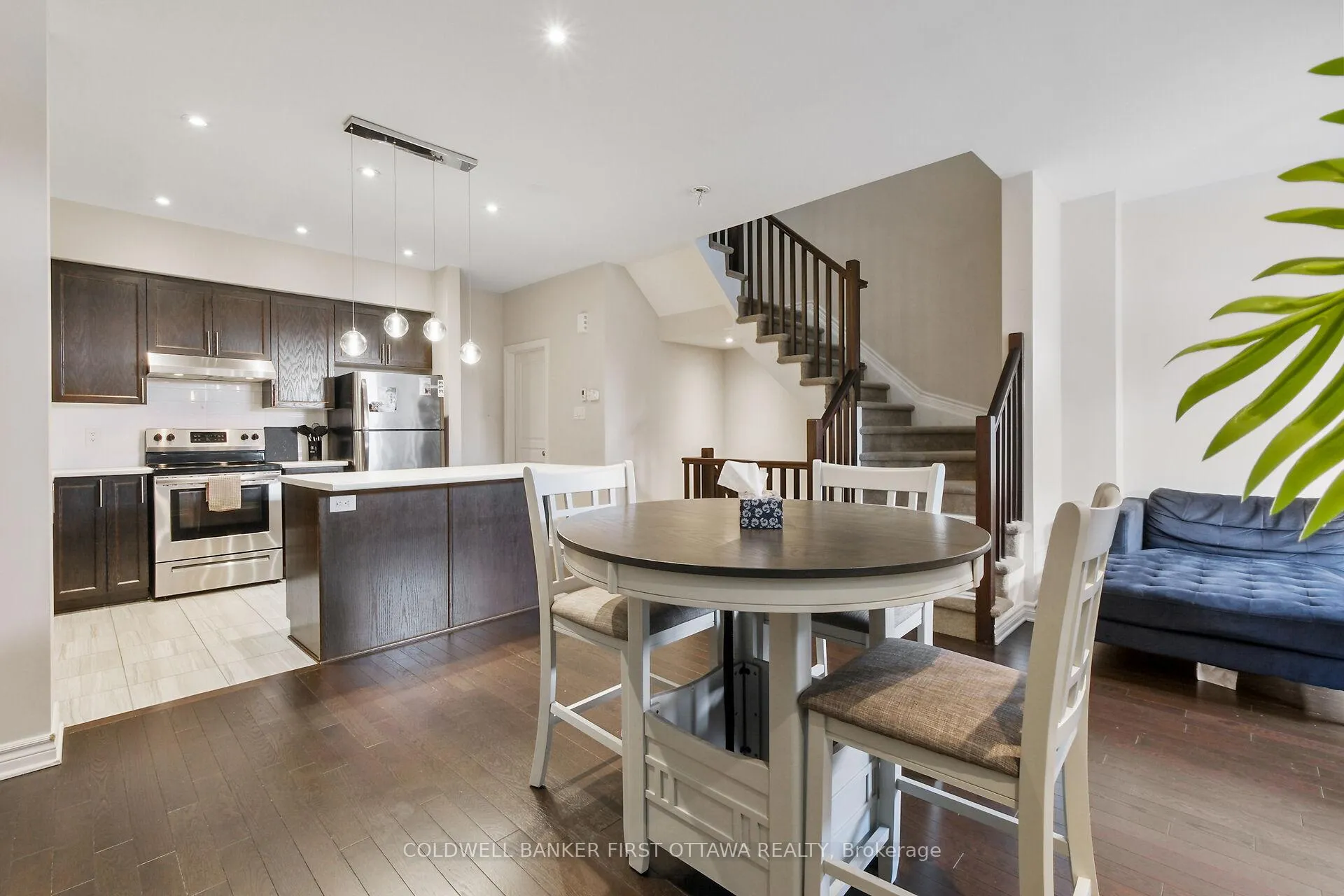 Photo 10 of 22 Stockholm Private, Ottawa, Riverside South/Gloucester Glen — HOMEH