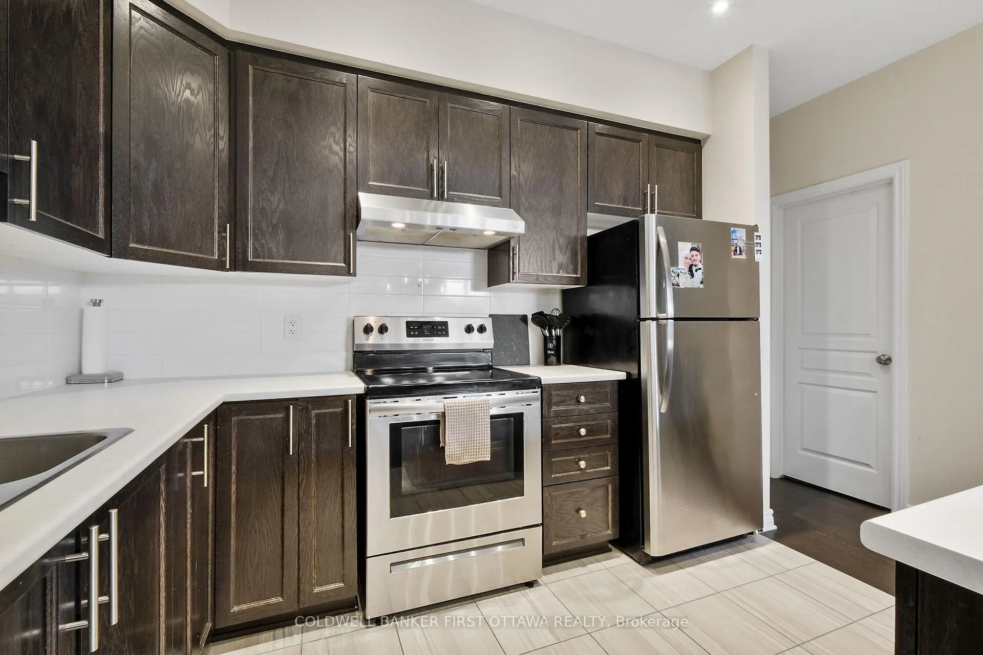 Photo 12 of 22 Stockholm Private, Ottawa, Riverside South/Gloucester Glen — HOMEH