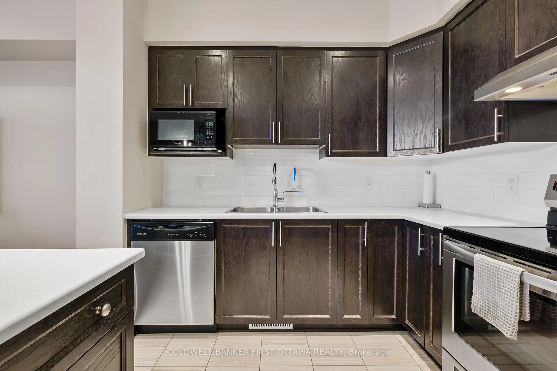 Photo 13 of 22 Stockholm Private, Ottawa, Riverside South/Gloucester Glen — HOMEH