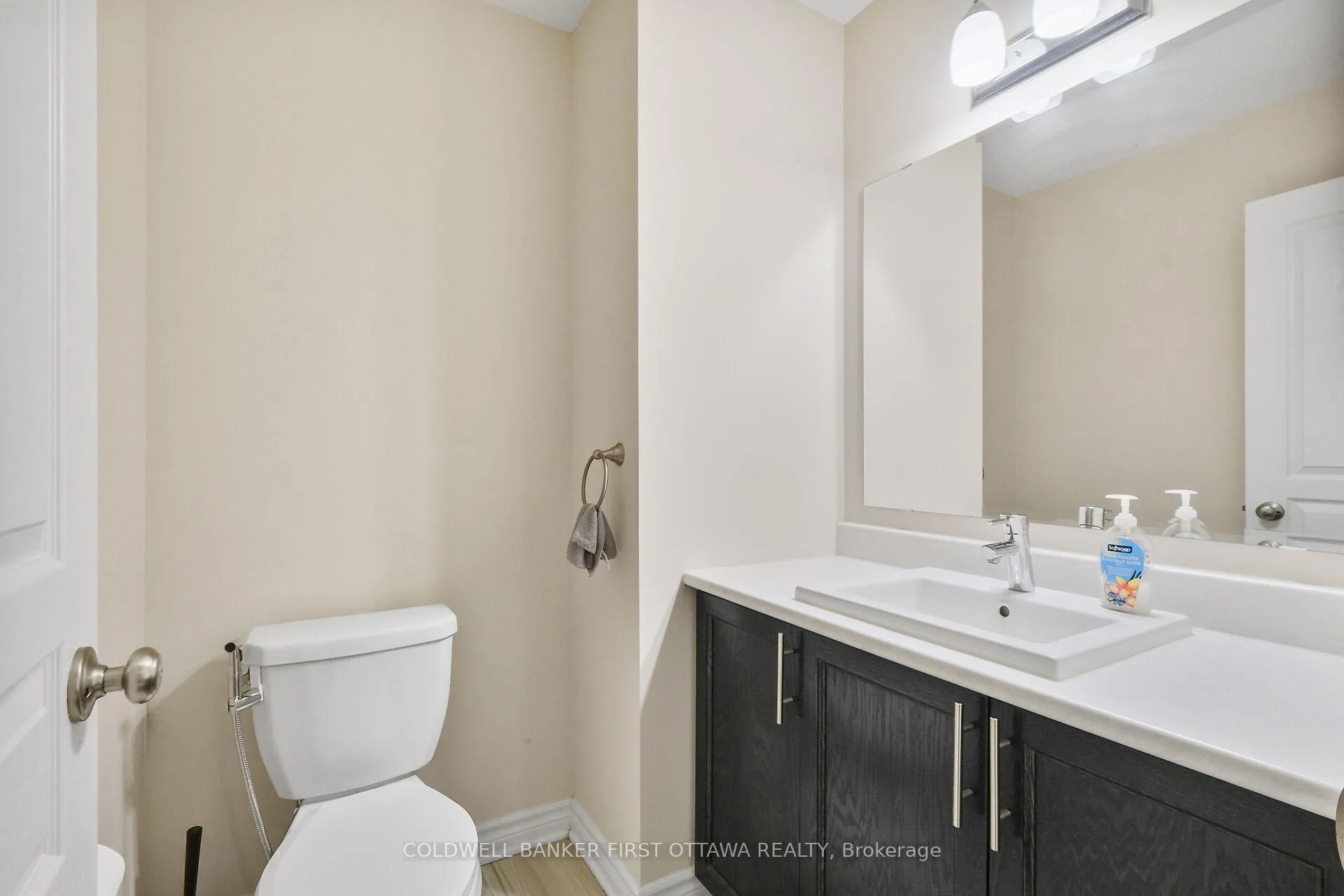 Photo 18 of 22 Stockholm Private, Ottawa, Riverside South/Gloucester Glen — HOMEH