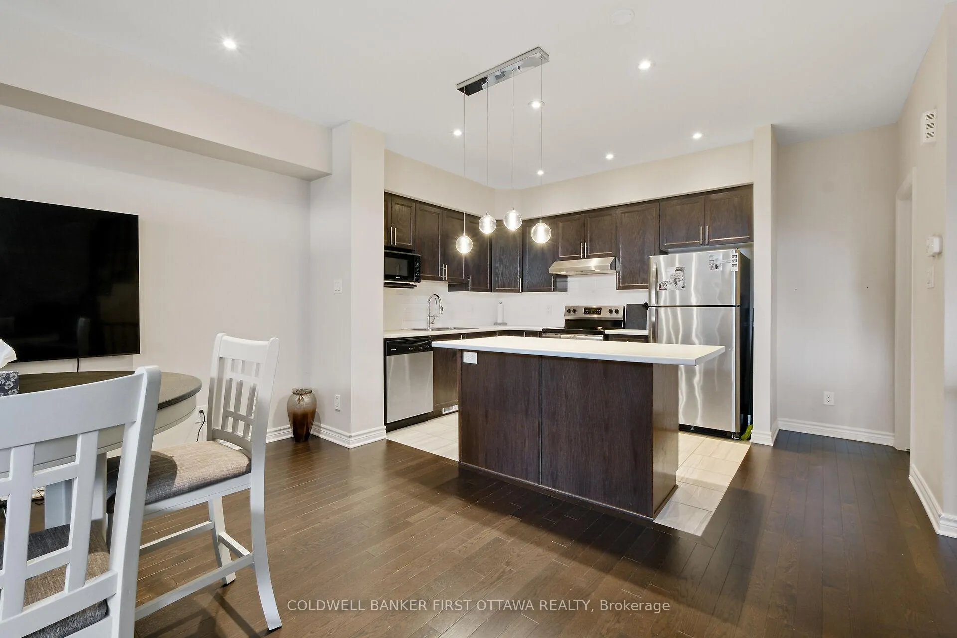 Photo 19 of 22 Stockholm Private, Ottawa, Riverside South/Gloucester Glen — HOMEH