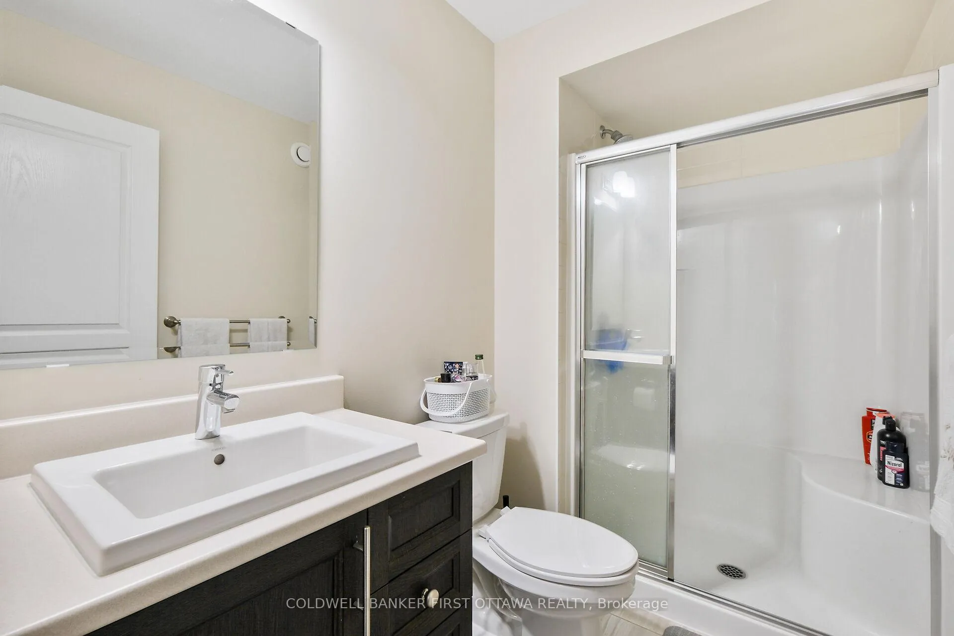 Photo 24 of 22 Stockholm Private, Ottawa, Riverside South/Gloucester Glen — HOMEH