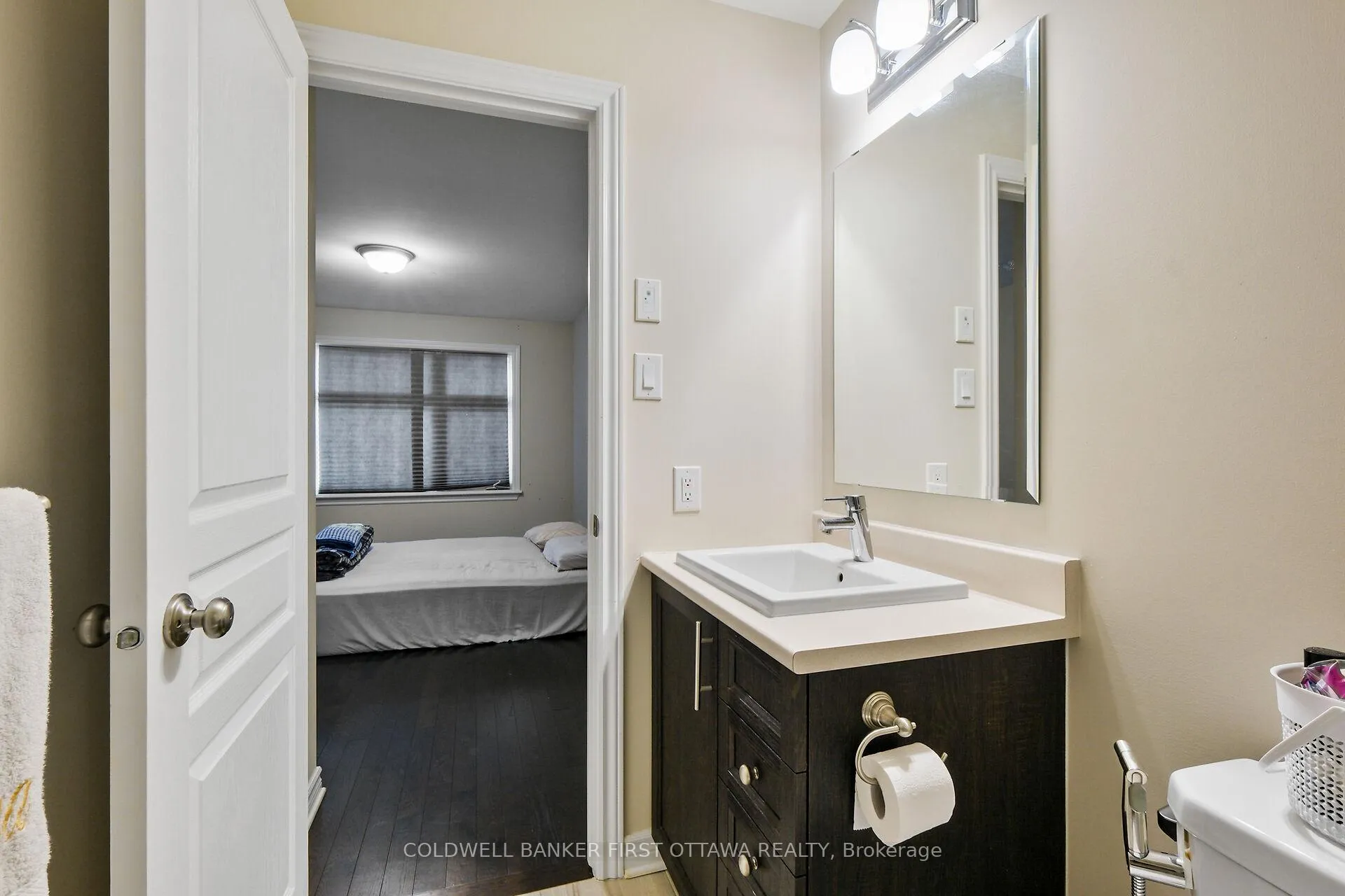 Photo 25 of 22 Stockholm Private, Ottawa, Riverside South/Gloucester Glen — HOMEH