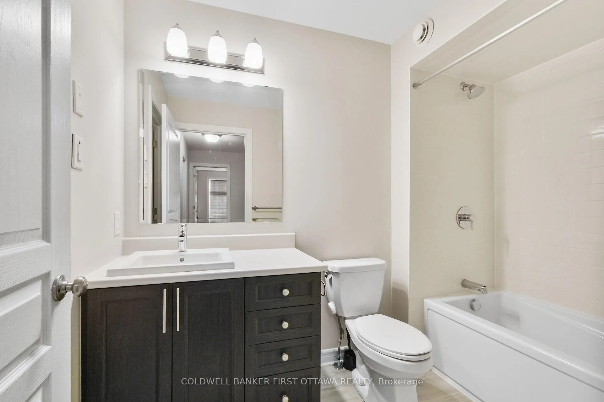 Photo 26 of 22 Stockholm Private, Ottawa, Riverside South/Gloucester Glen — HOMEH