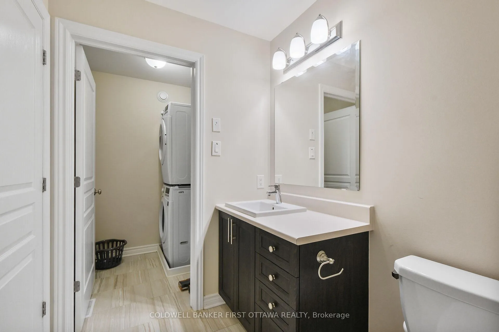 Photo 27 of 22 Stockholm Private, Ottawa, Riverside South/Gloucester Glen — HOMEH