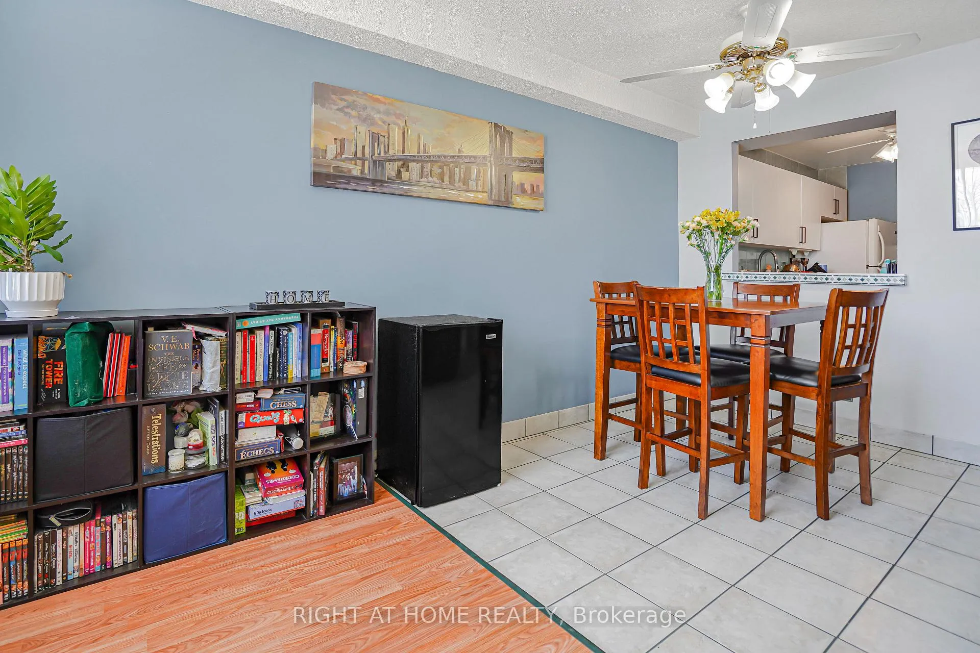 Photo 4 of Unit 203, 18 Holborn Court, Kitchener — HOMEH