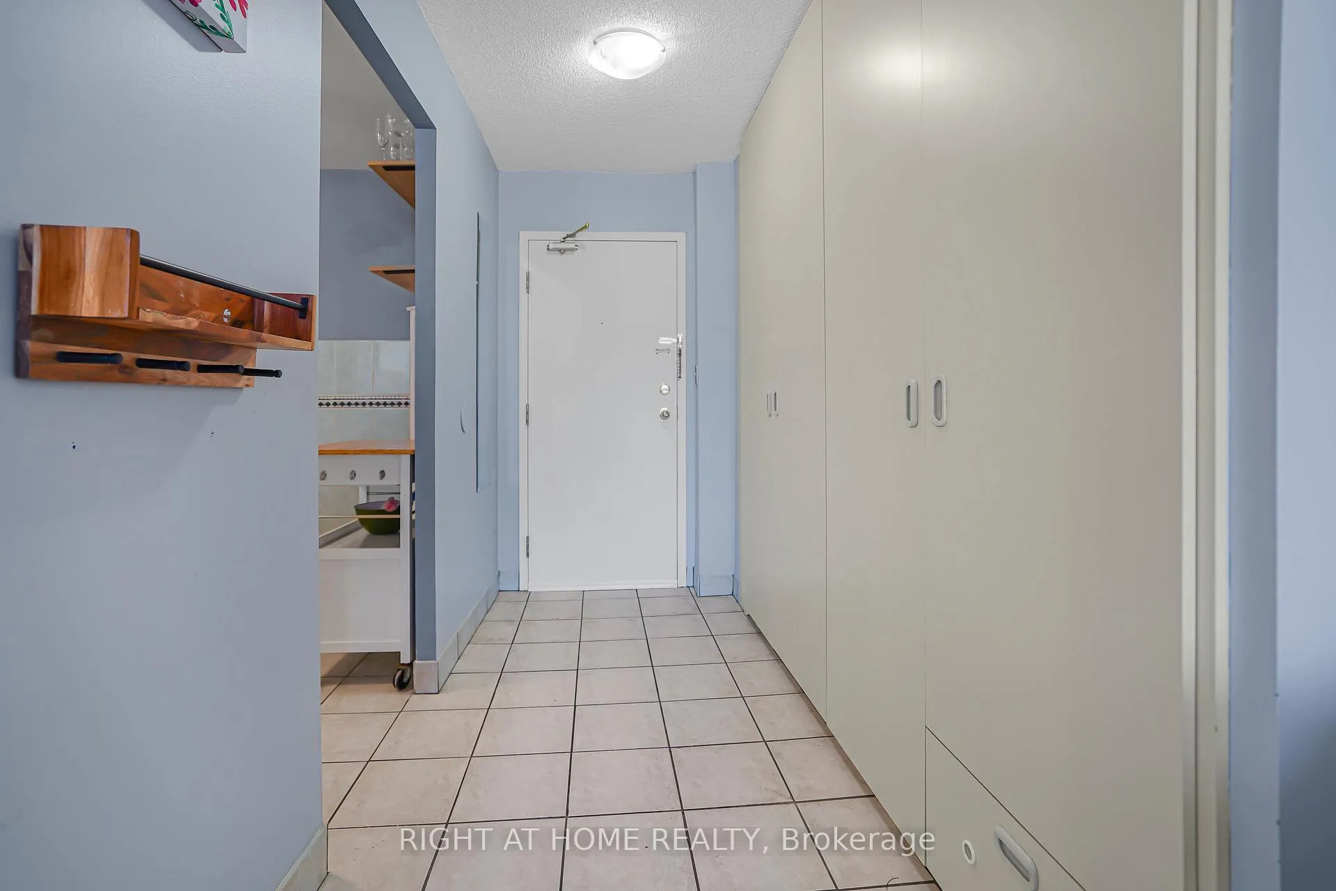 Photo 6 of Unit 203, 18 Holborn Court, Kitchener — HOMEH