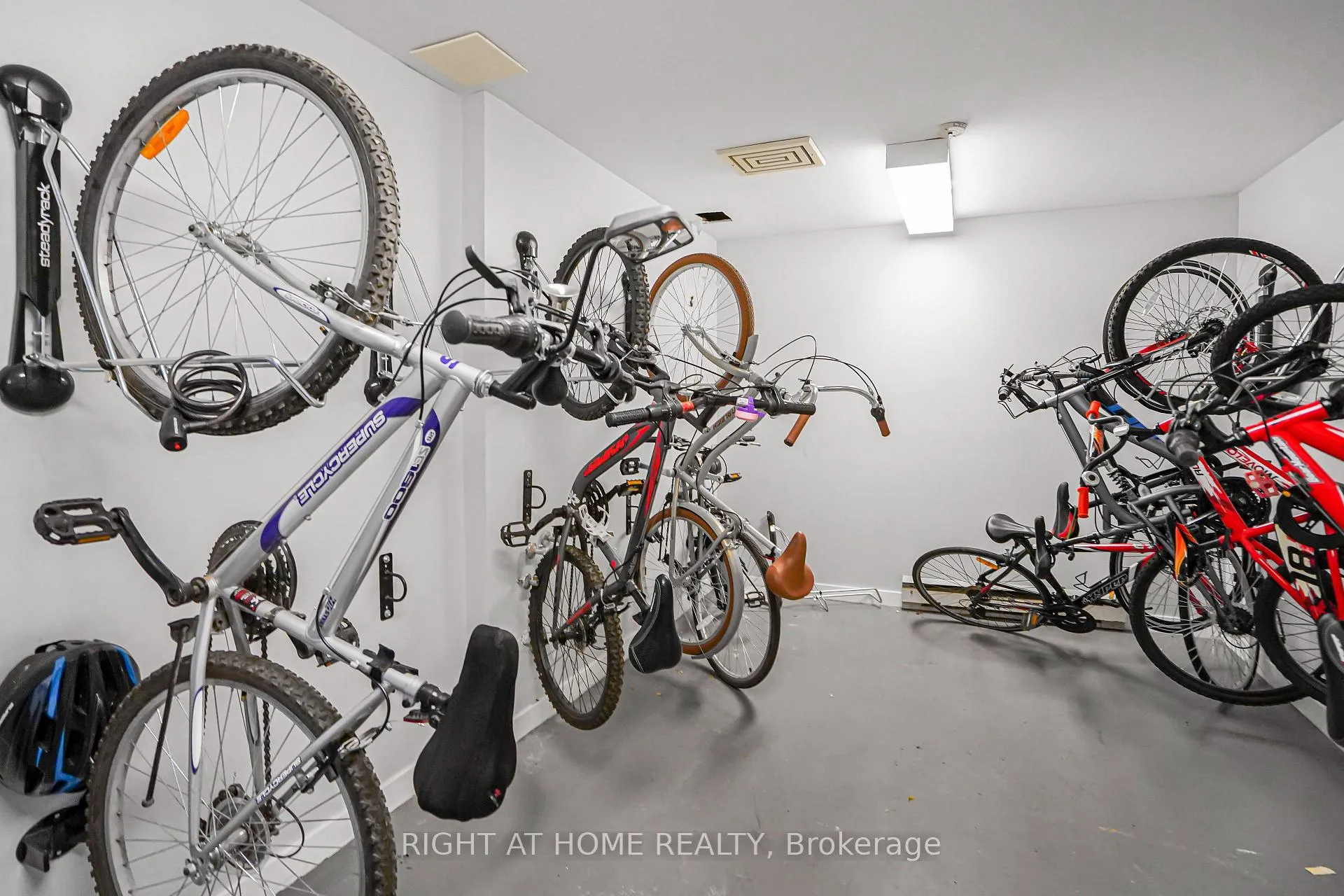 Photo 21 of Unit 203, 18 Holborn Court, Kitchener — HOMEH