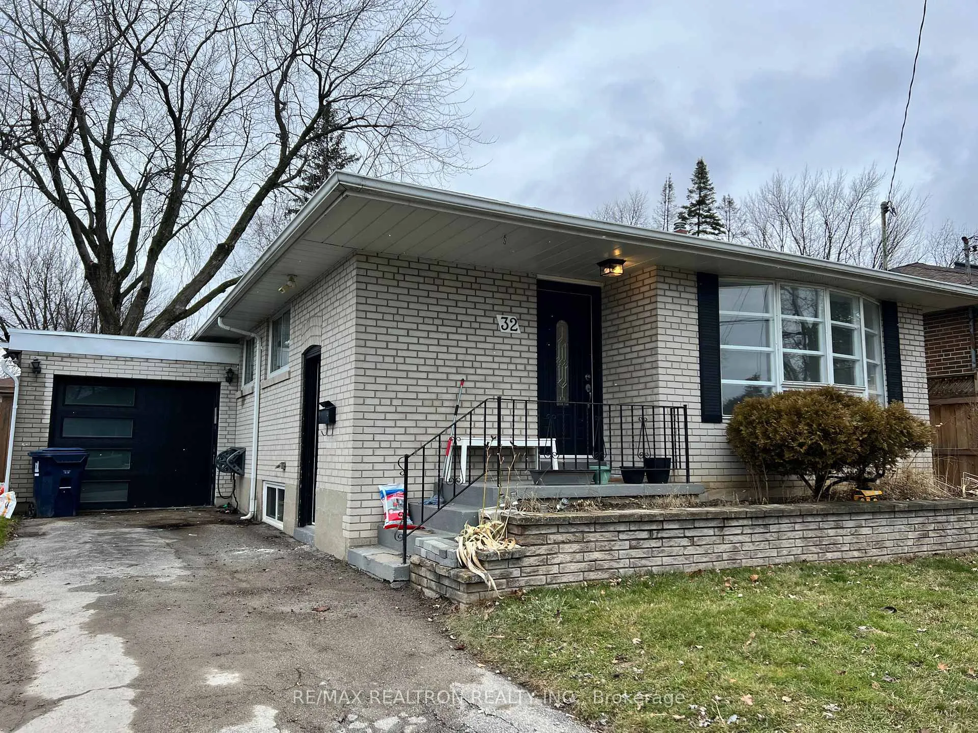Front of Unit Main, 32 Fintona Avenue