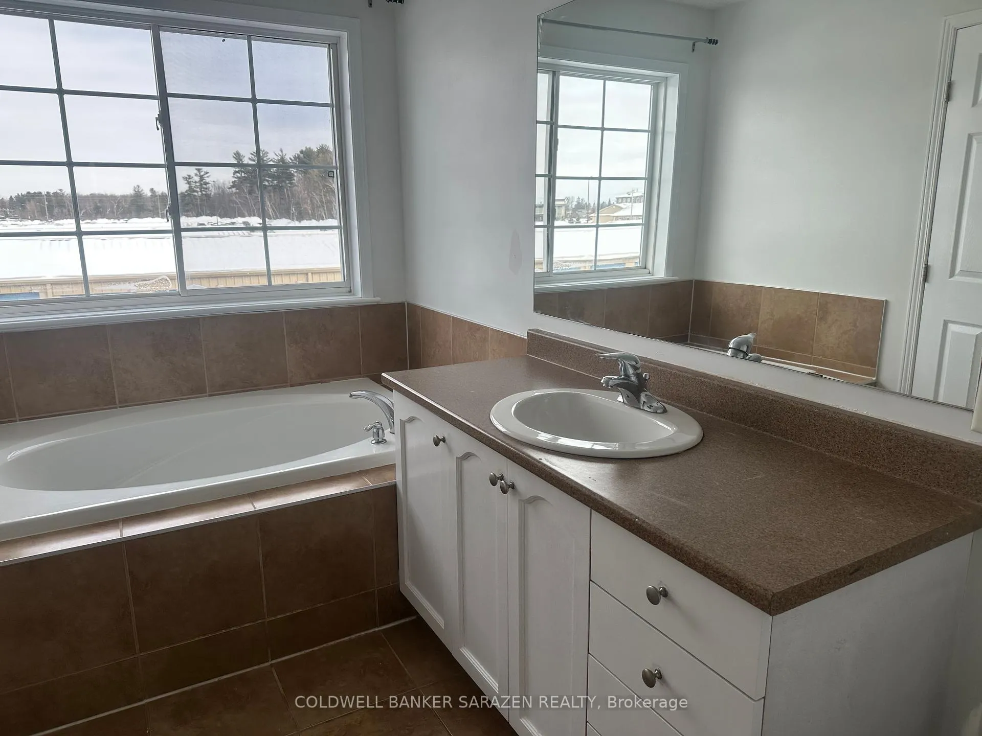 Photo 21 of 454 Wisteria Crescent, Ottawa, Hunt Club — HOMEH
