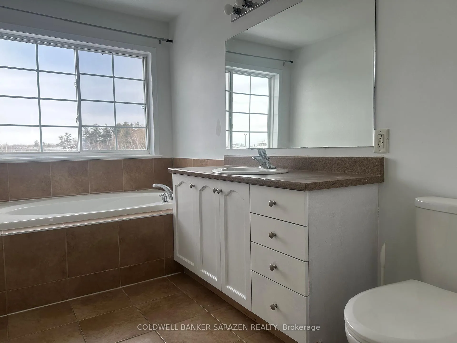 Photo 32 of 454 Wisteria Crescent, Ottawa, Hunt Club — HOMEH
