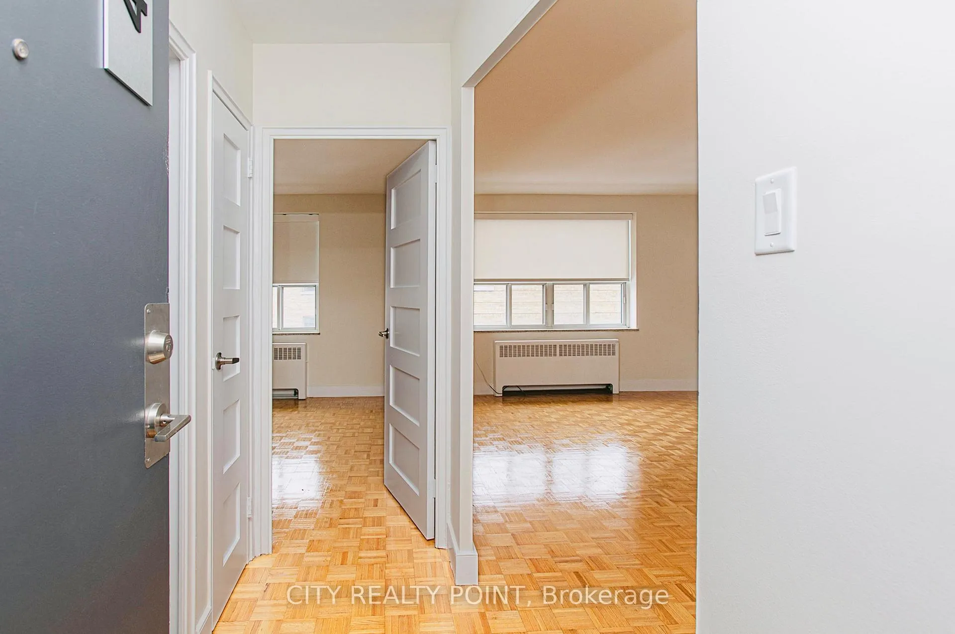 Photo 4 of Unit 301, 1291 Bayview Avenue N, Toronto, Leaside — HOMEH