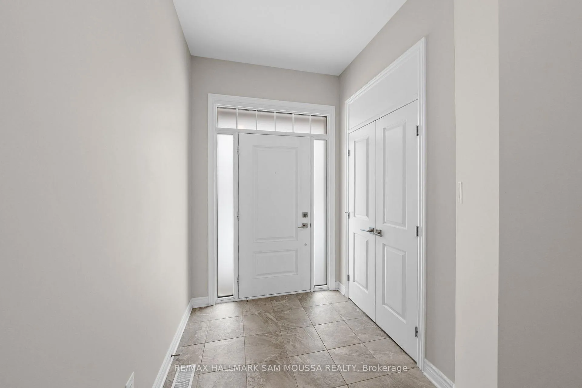 Photo 5 of 371 Warmstone Drive, Ottawa, Stittsville (North) — HOMEH