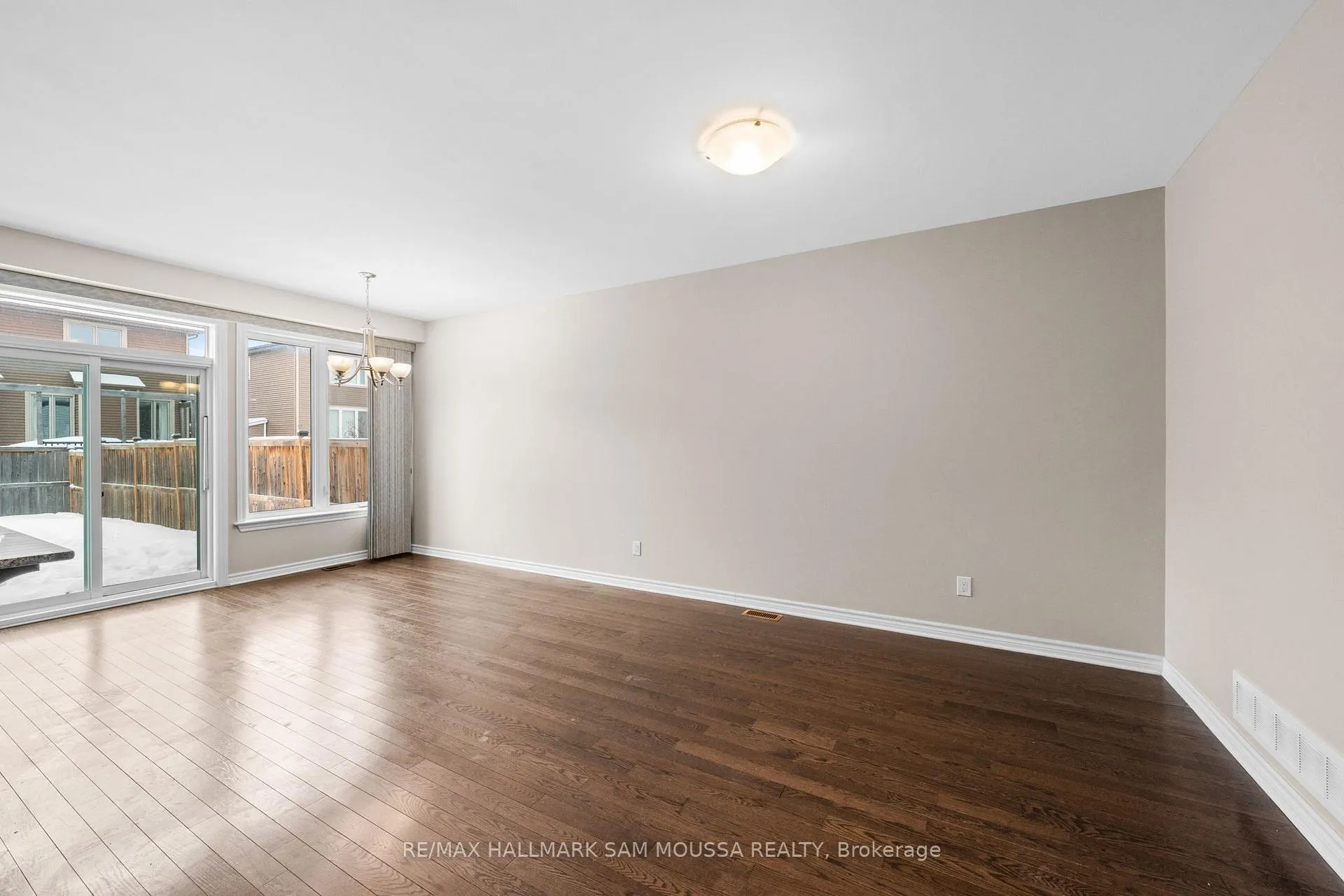 Photo 8 of 371 Warmstone Drive, Ottawa, Stittsville (North) — HOMEH