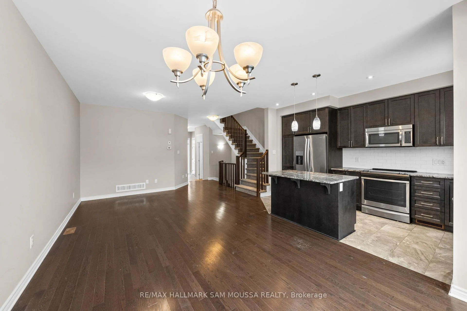 Photo 10 of 371 Warmstone Drive, Ottawa, Stittsville (North) — HOMEH