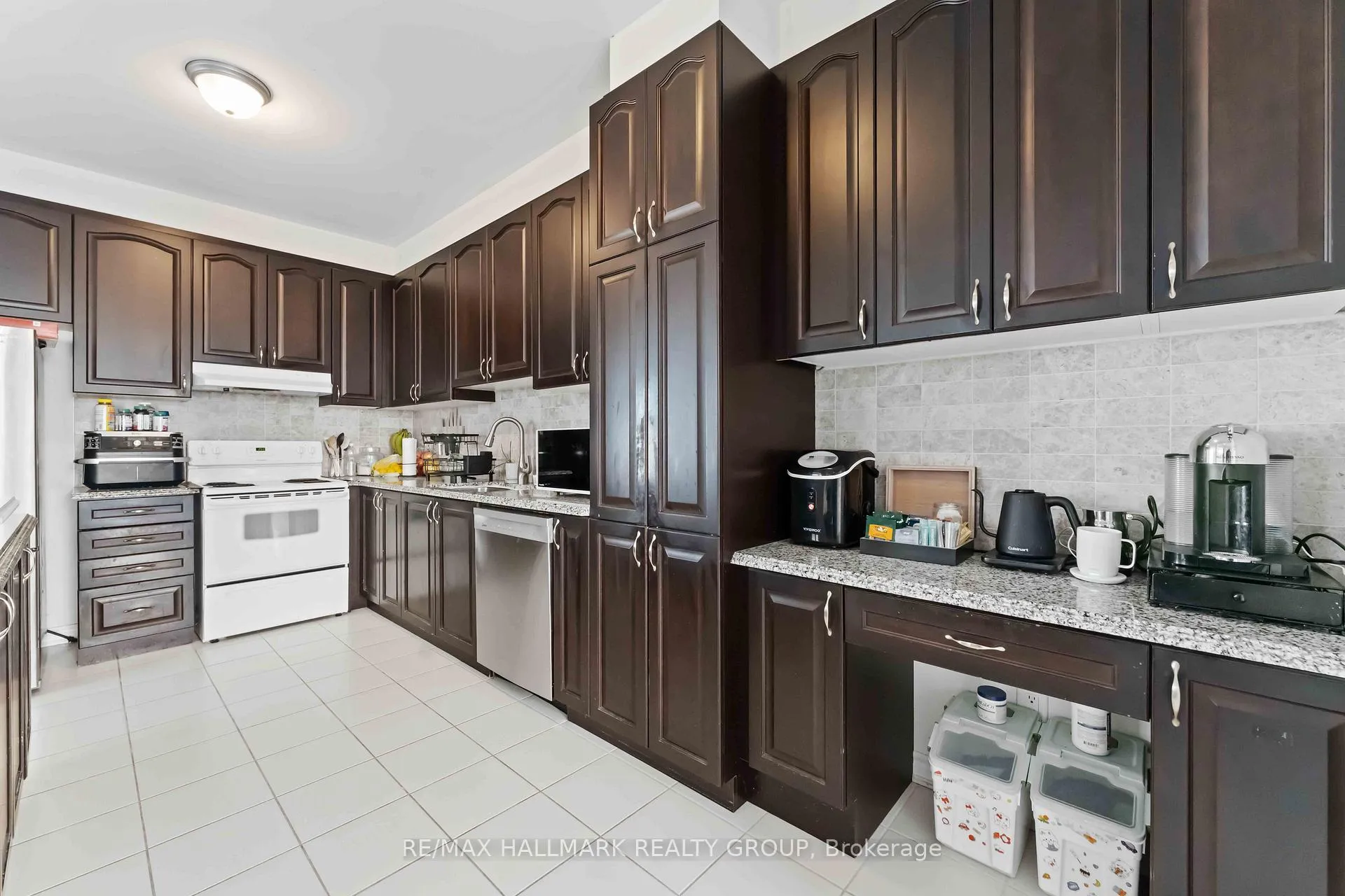 Photo 9 of 168 Flowing Creek Circle, Ottawa, Kanata - Emerald Meadows/Trailwest — HOMEH