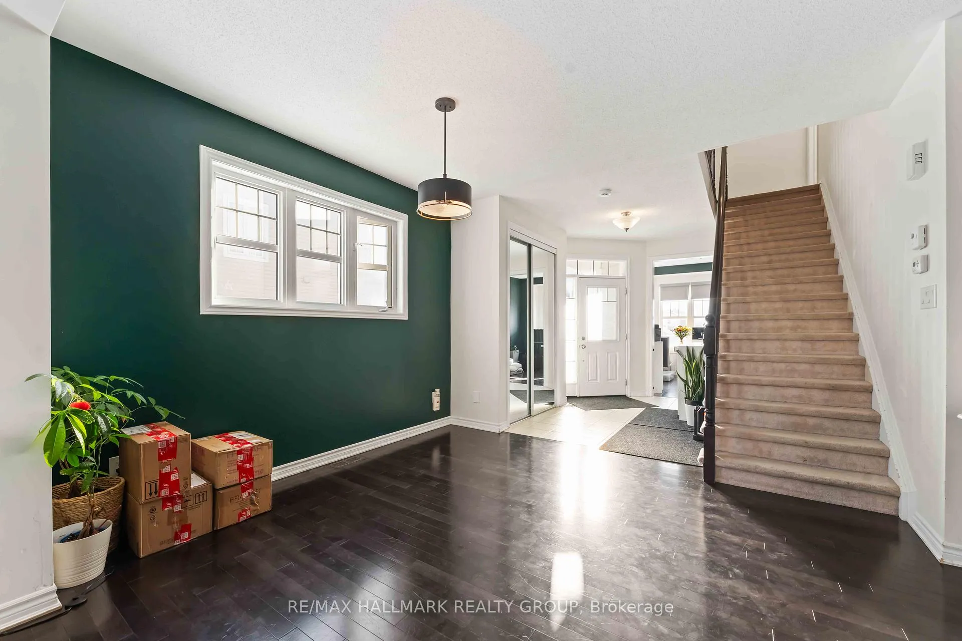 Photo 13 of 168 Flowing Creek Circle, Ottawa, Kanata - Emerald Meadows/Trailwest — HOMEH