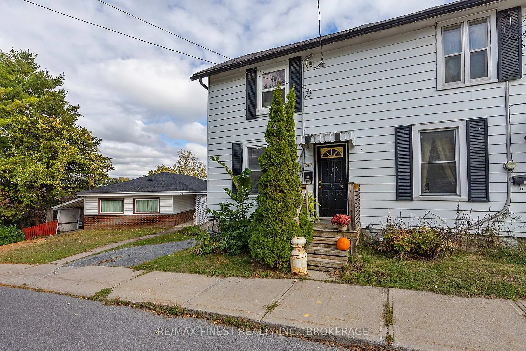 Photo 2 of 343 Sydenham Street, Kingston, East of Sir John A. Blvd — HOMEH