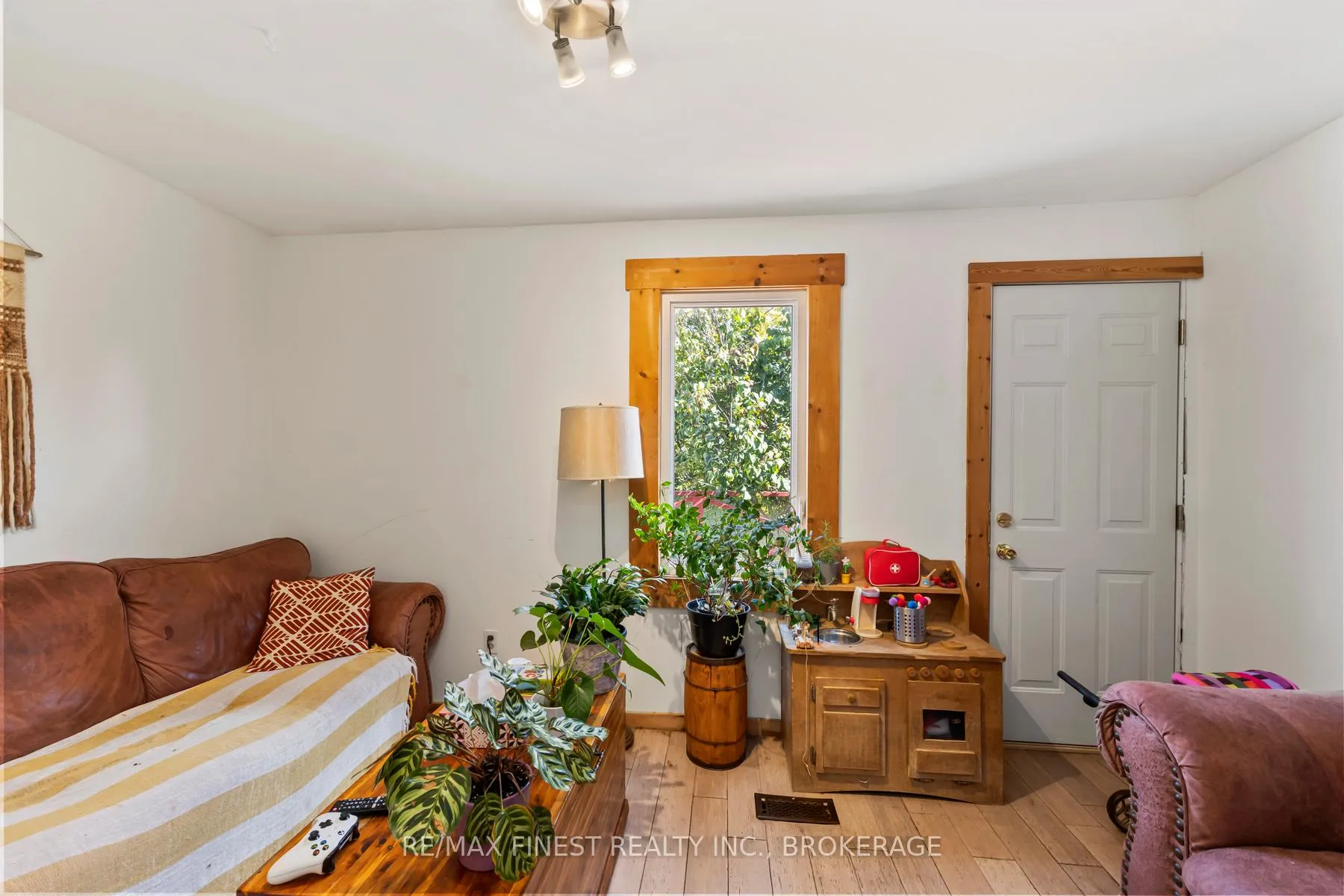 Photo 17 of 343 Sydenham Street, Kingston, East of Sir John A. Blvd — HOMEH