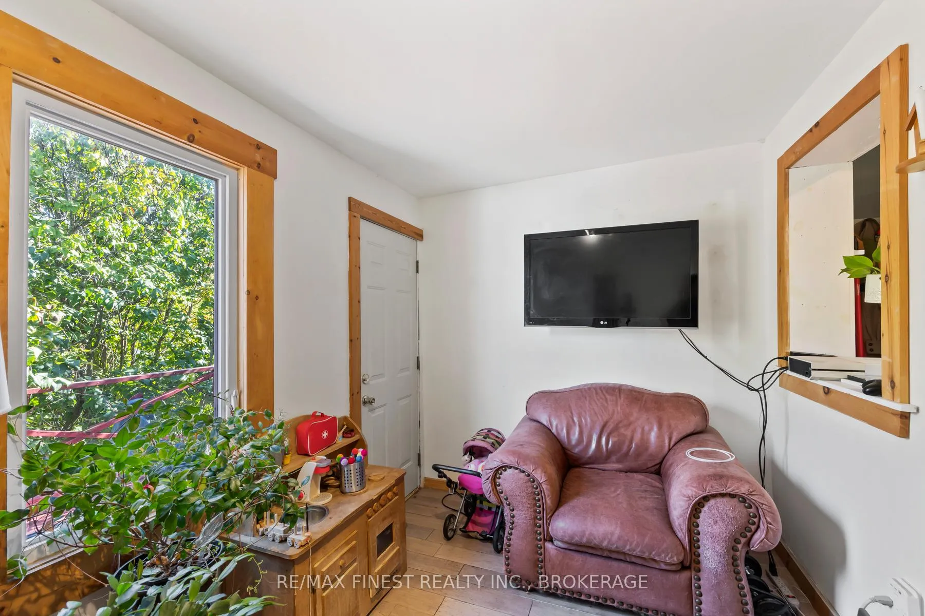 Photo 19 of 343 Sydenham Street, Kingston, East of Sir John A. Blvd — HOMEH