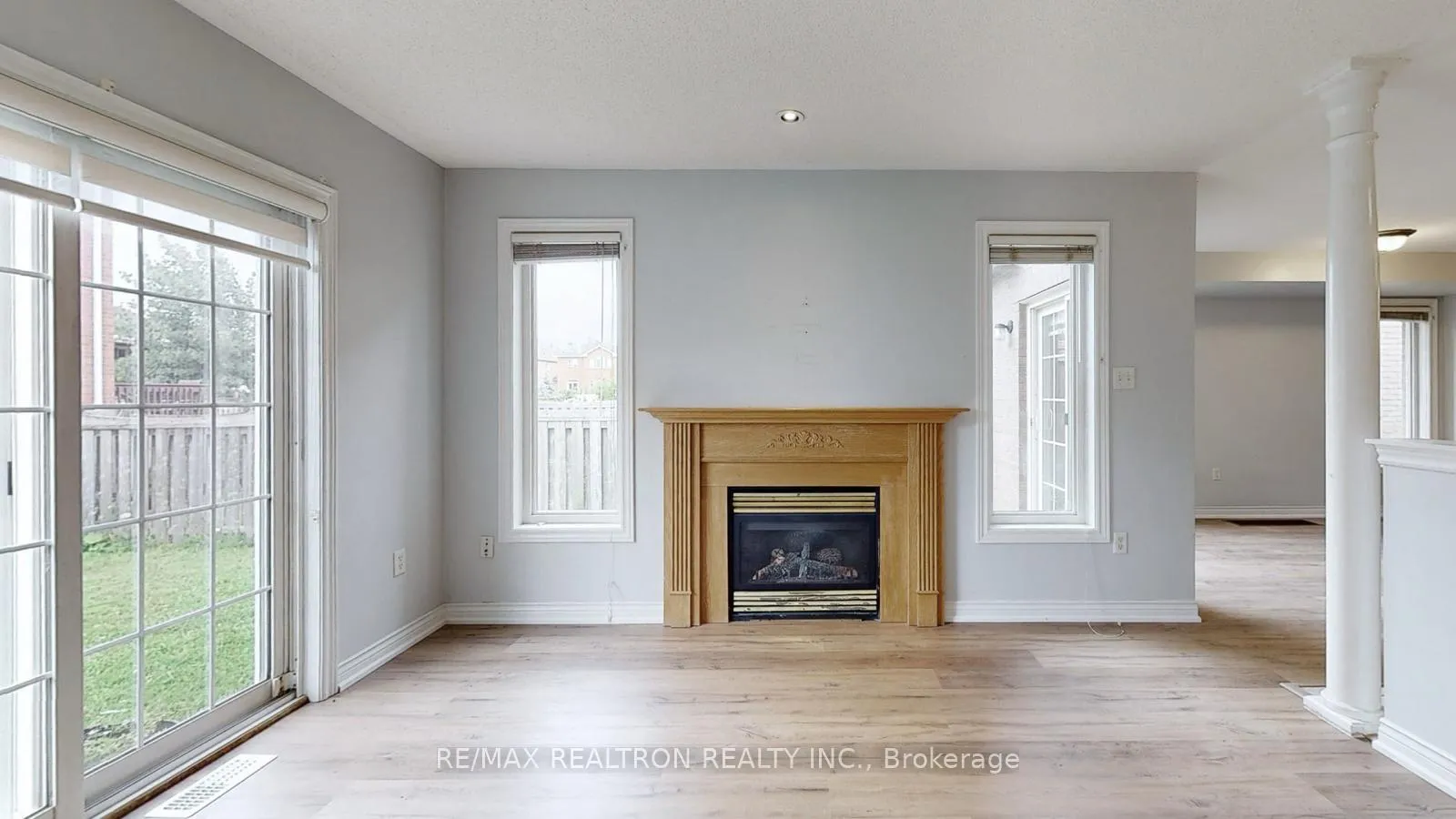 Photo 4 of 25 Boxhill Road, Markham, Milliken Mills East — HOMEH