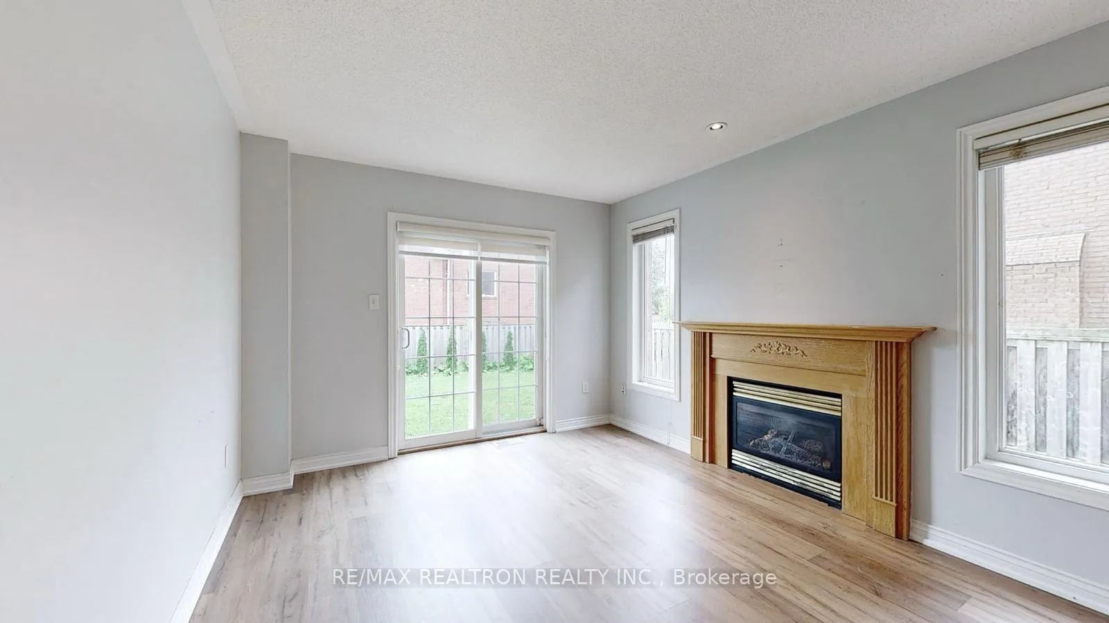 Photo 5 of 25 Boxhill Road, Markham, Milliken Mills East — HOMEH