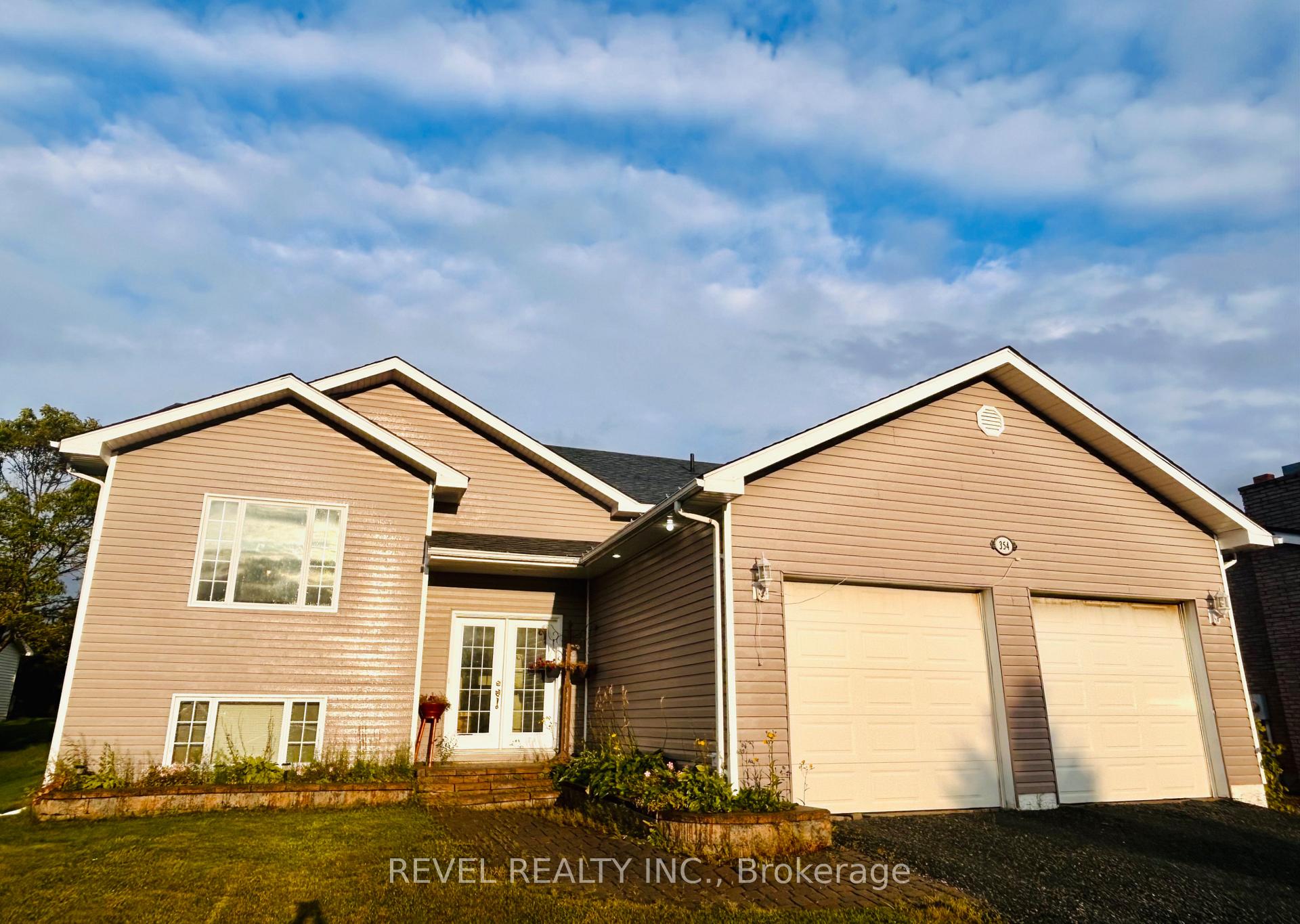 Photo 1 of 354 Seventeenth Avenue, Cochrane — HOMEH