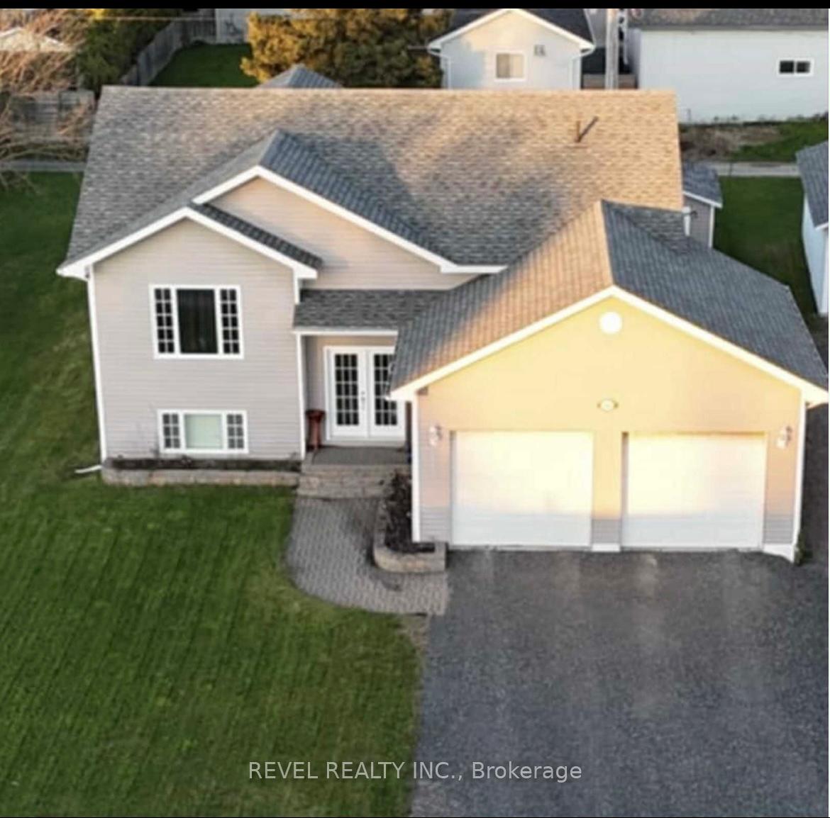 Photo 3 of 354 Seventeenth Avenue, Cochrane — HOMEH