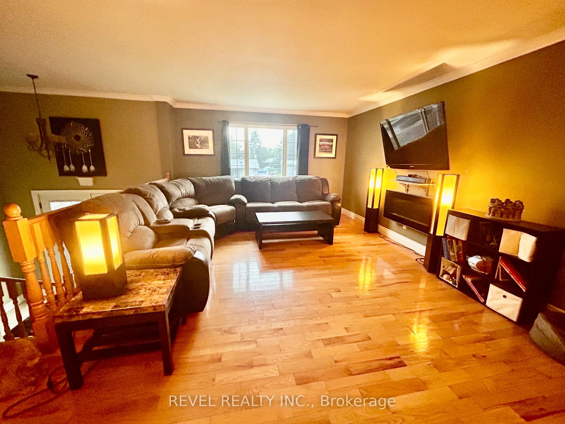 Photo 19 of 354 Seventeenth Avenue, Cochrane — HOMEH