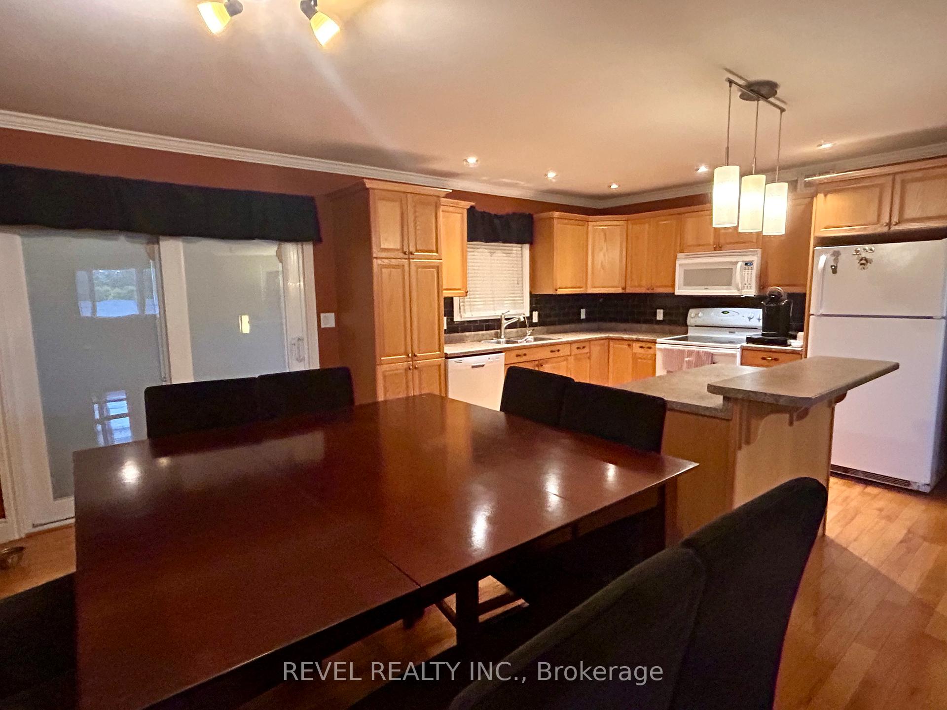 Photo 14 of 354 Seventeenth Avenue, Cochrane — HOMEH