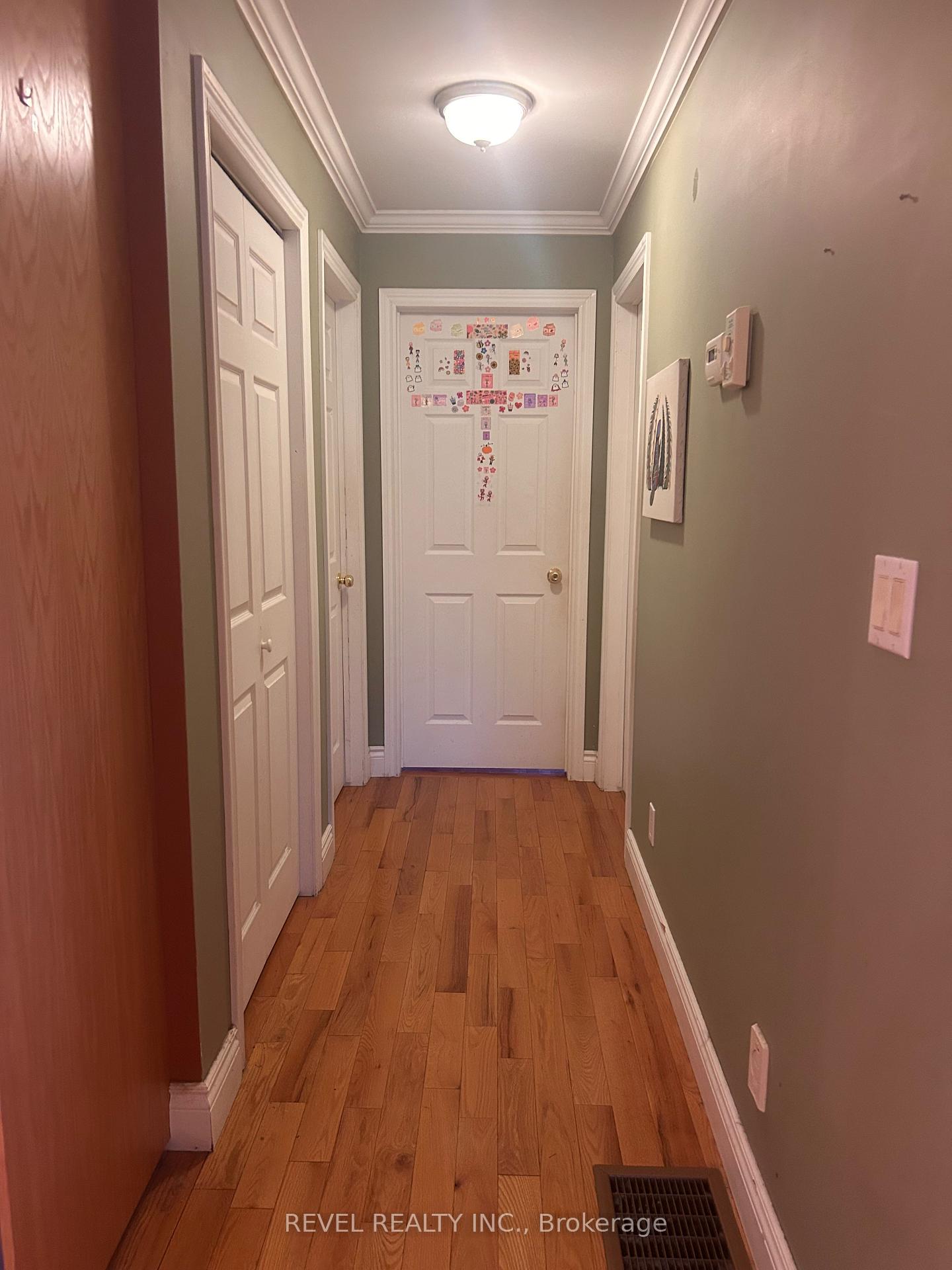Photo 12 of 354 Seventeenth Avenue, Cochrane — HOMEH