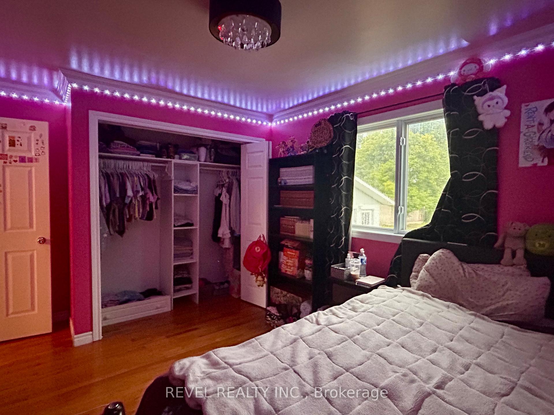 Photo 11 of 354 Seventeenth Avenue, Cochrane — HOMEH