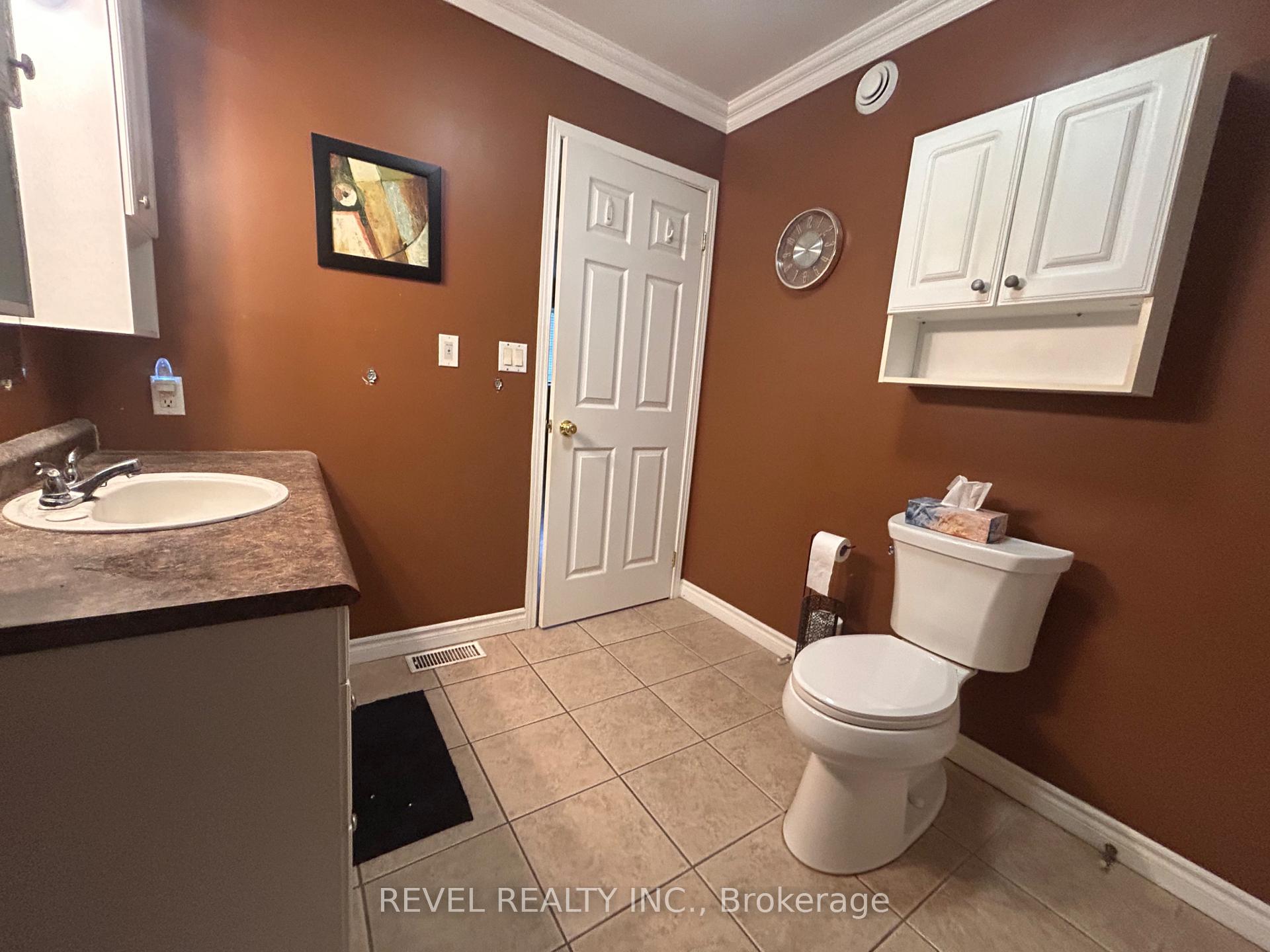 Photo 23 of 354 Seventeenth Avenue, Cochrane — HOMEH