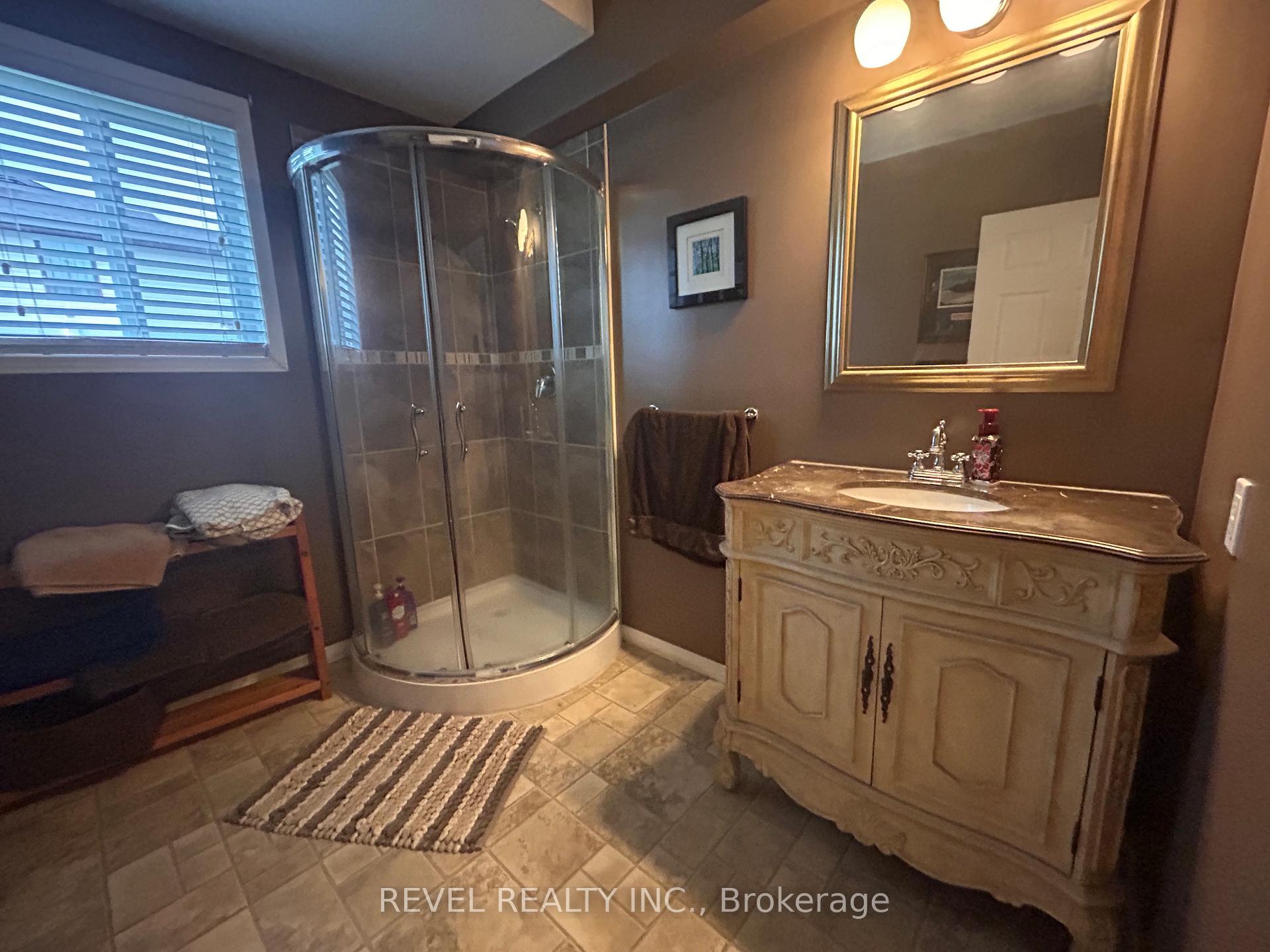 Photo 36 of 354 Seventeenth Avenue, Cochrane — HOMEH
