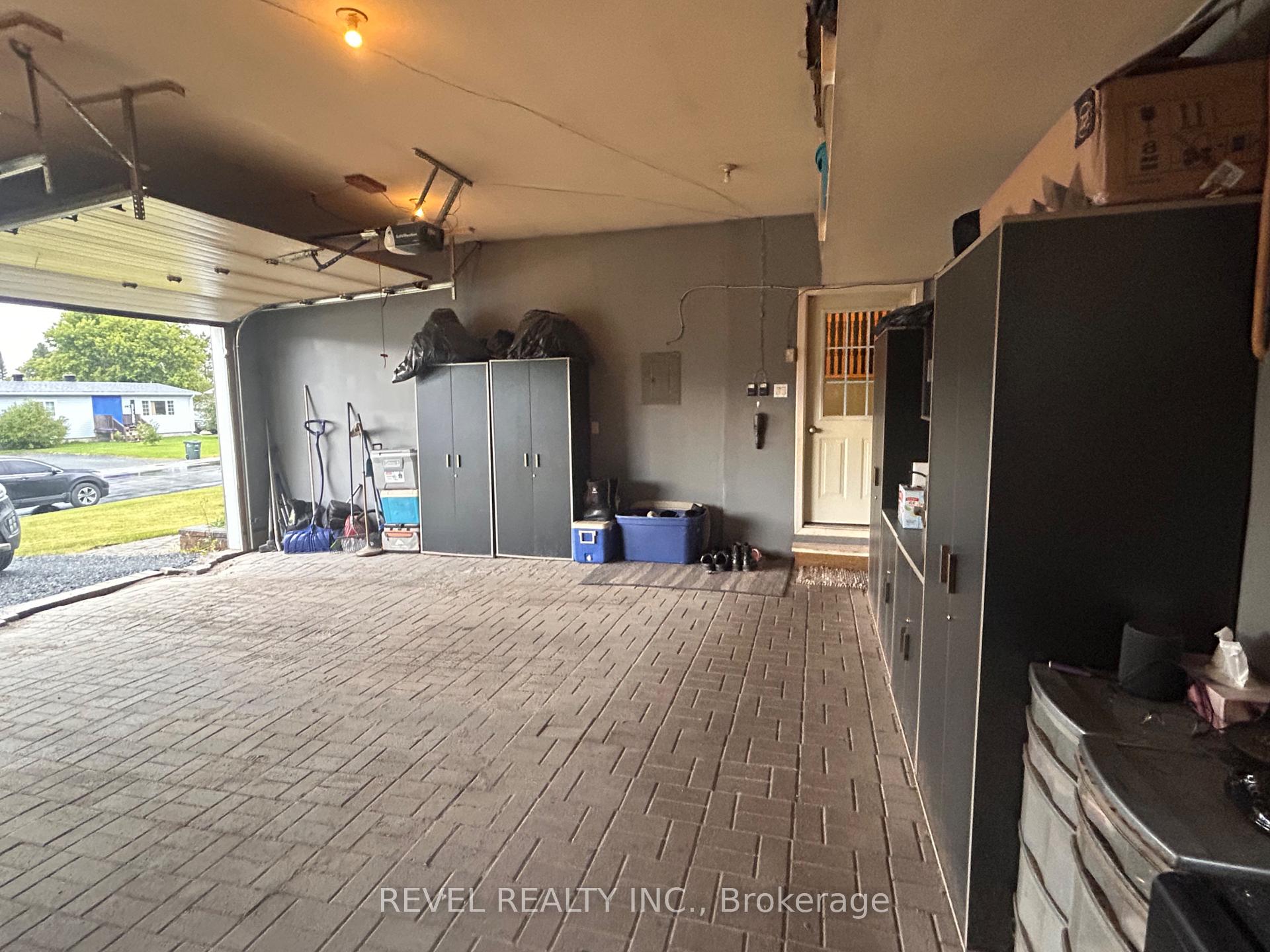 Photo 35 of 354 Seventeenth Avenue, Cochrane — HOMEH