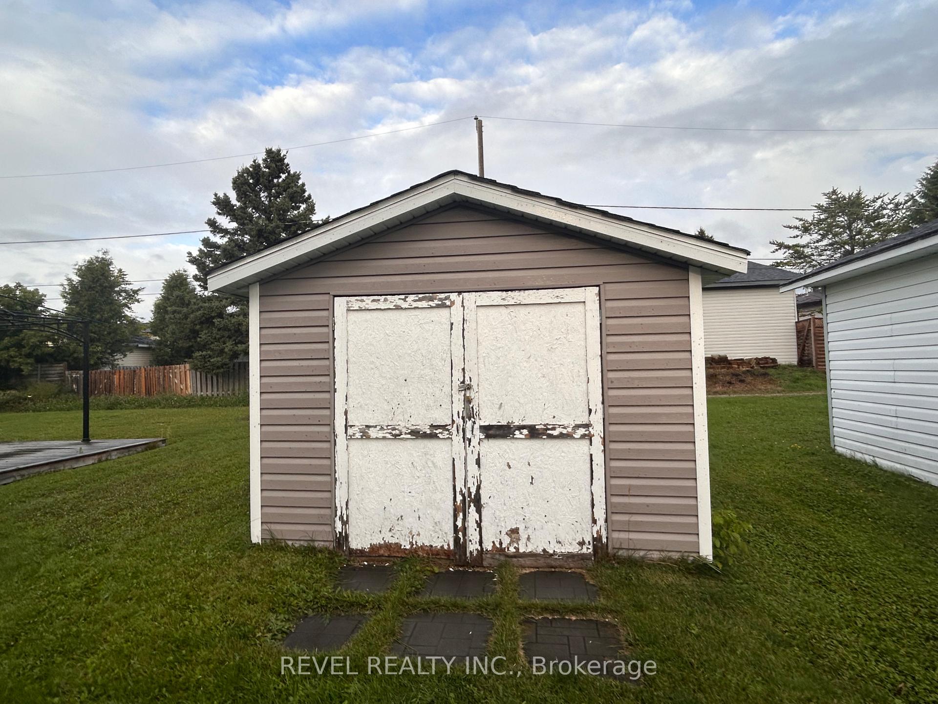 Photo 38 of 354 Seventeenth Avenue, Cochrane — HOMEH