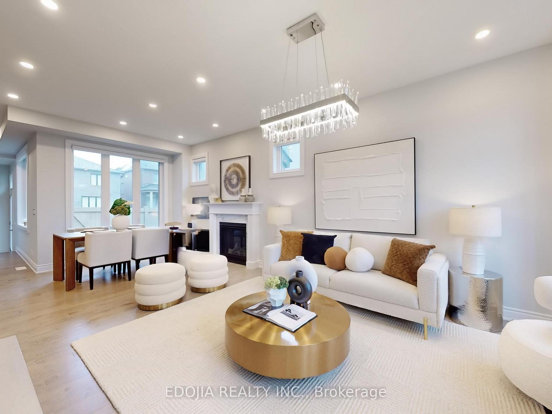 Photo 4 of 10 Pevensey Lane, Markham, Angus Glen — HOMEH