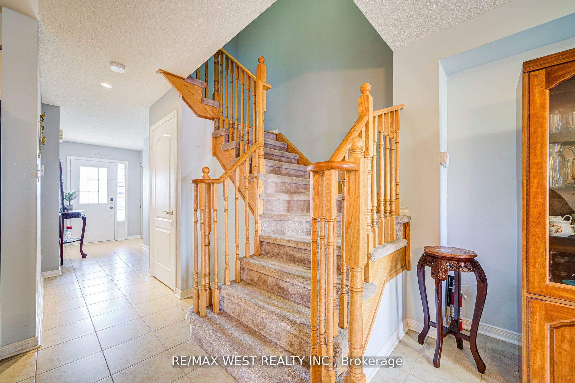 Photo 14 of 14 Lancaster Court, Barrie, Innis-Shore — HOMEH