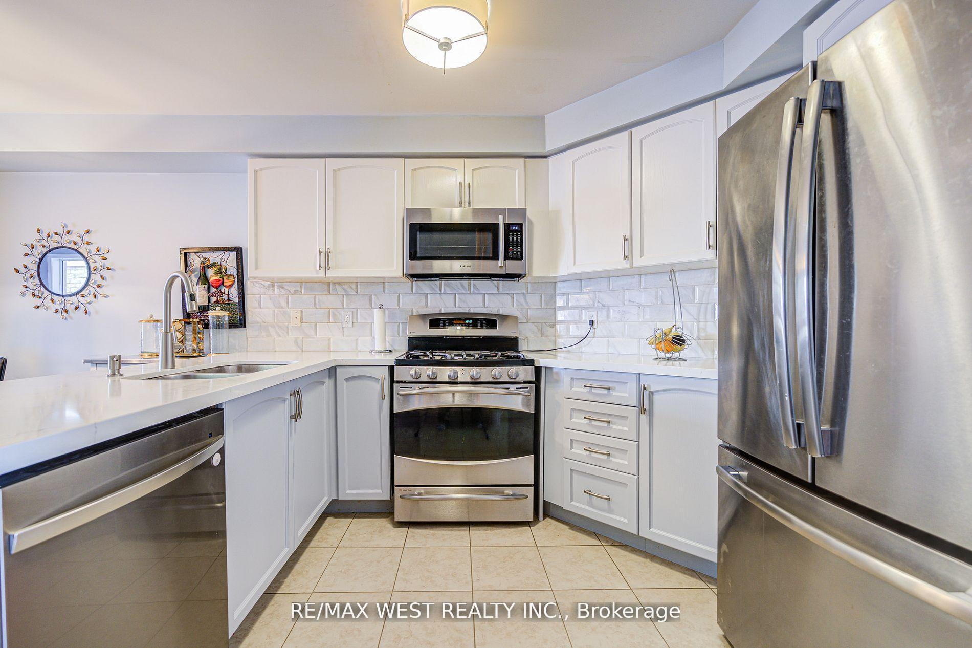 Photo 23 of 14 Lancaster Court, Barrie, Innis-Shore — HOMEH